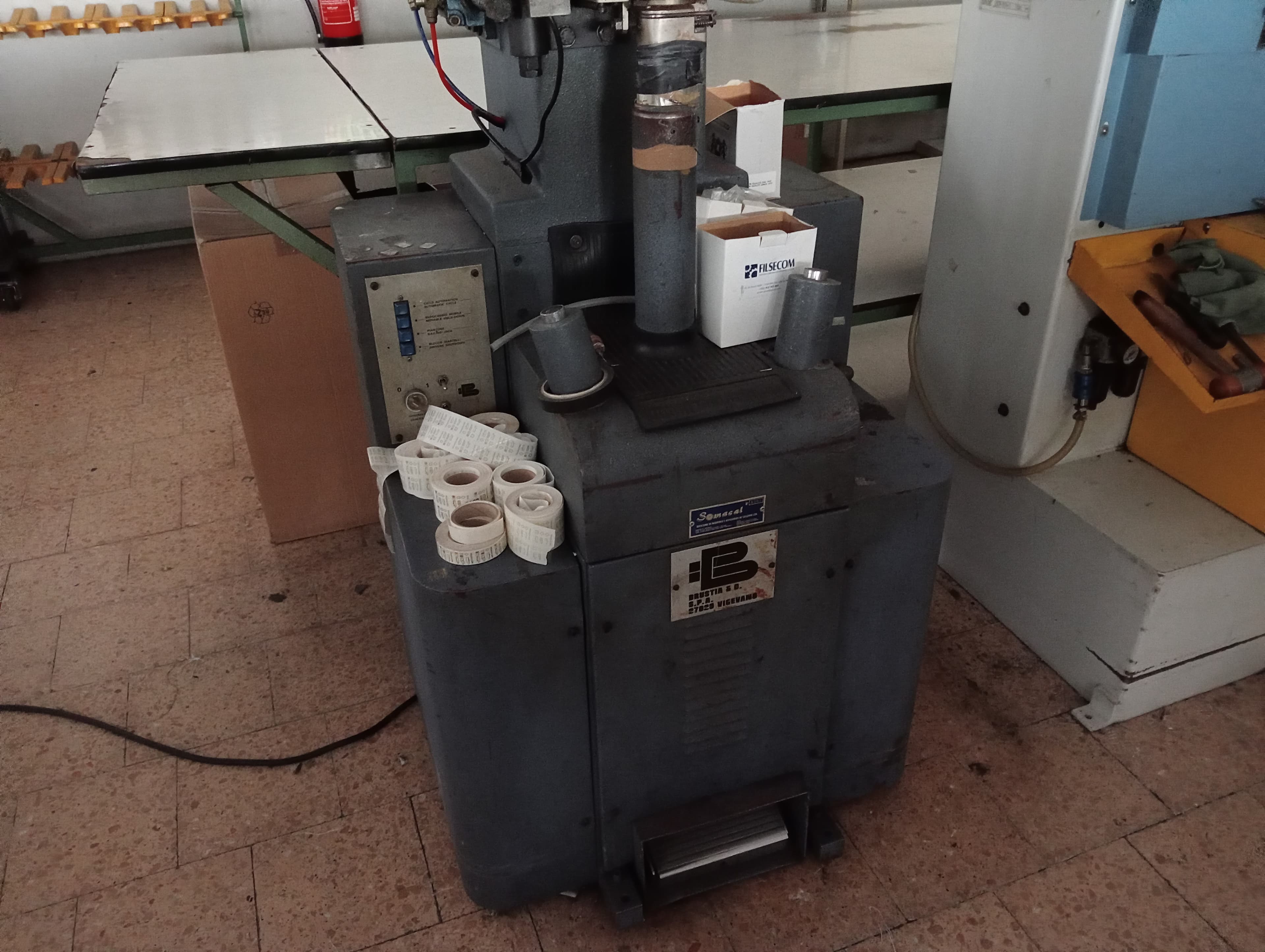 Máquinas de Pregar Saltos · Máquina de Coser Solas — imagem 9