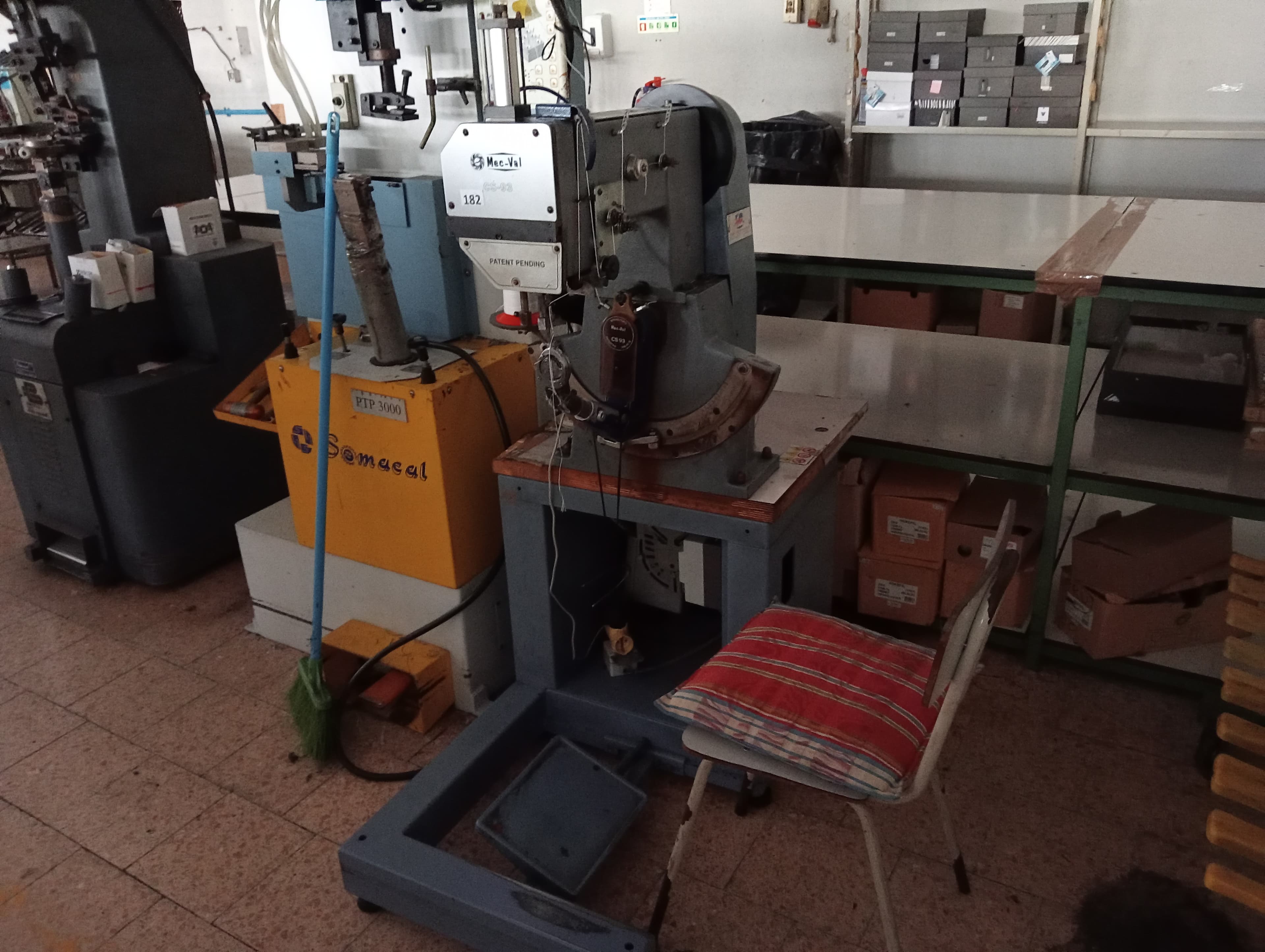 Máquinas de Pregar Saltos · Máquina de Coser Solas — imagem 3