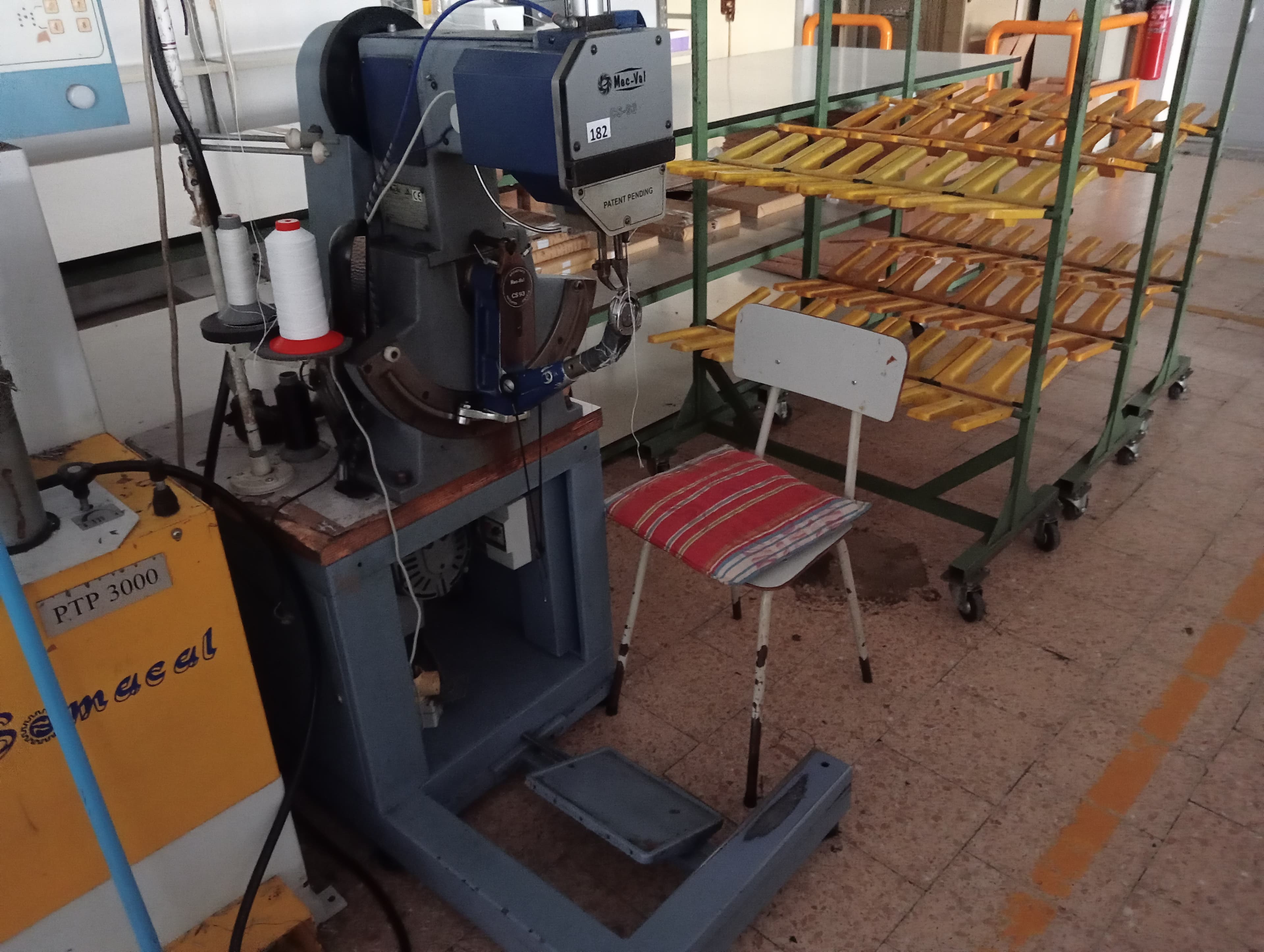 Máquinas de Pregar Saltos · Máquina de Coser Solas — imagem 1