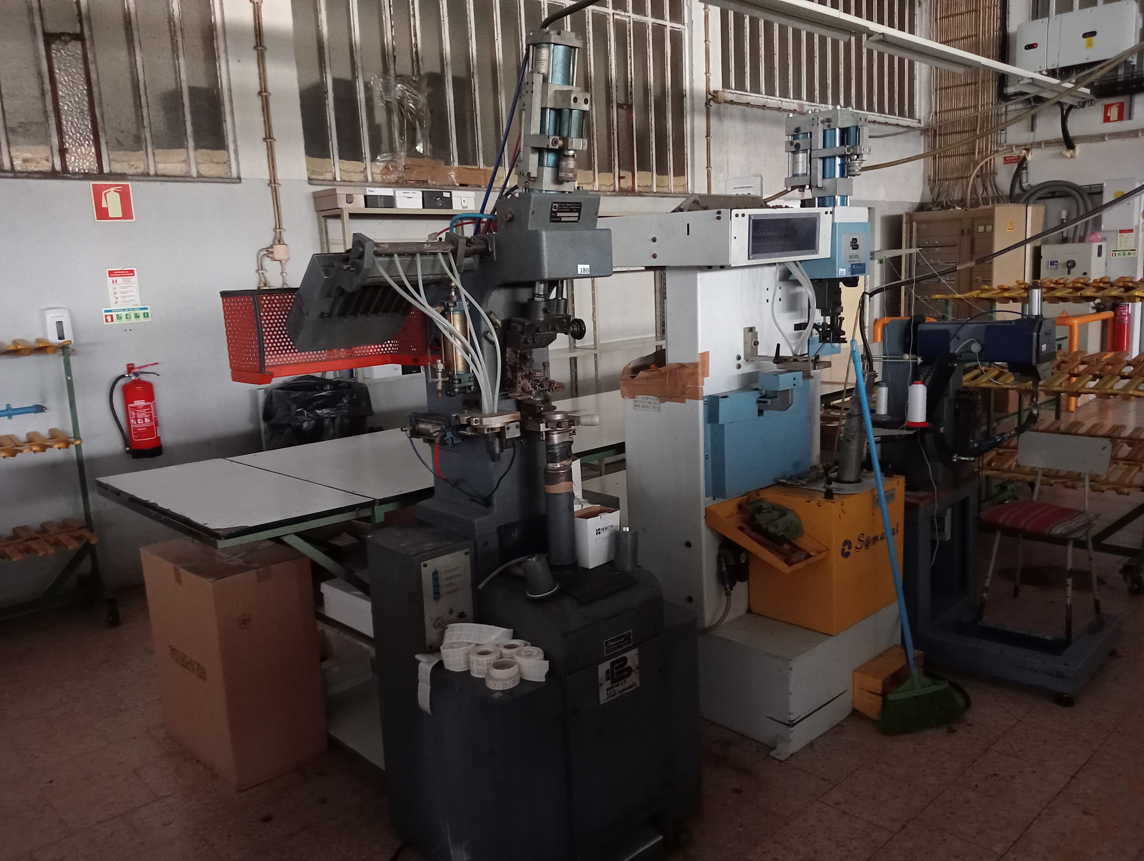 Máquinas de Pregar Saltos · Máquina de Coser Solas — imagem 10