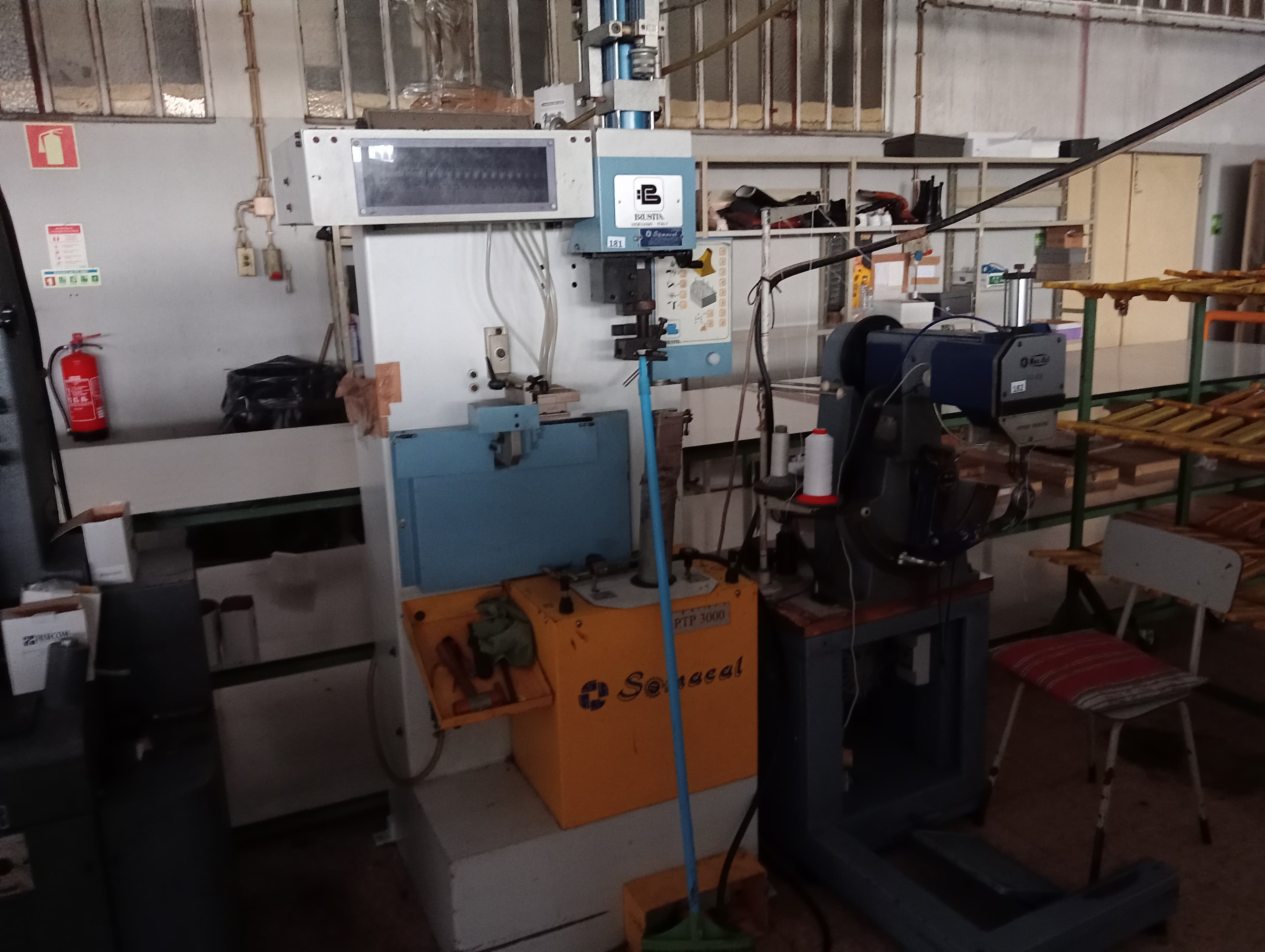 Máquinas de Pregar Saltos · Máquina de Coser Solas — imagem 12