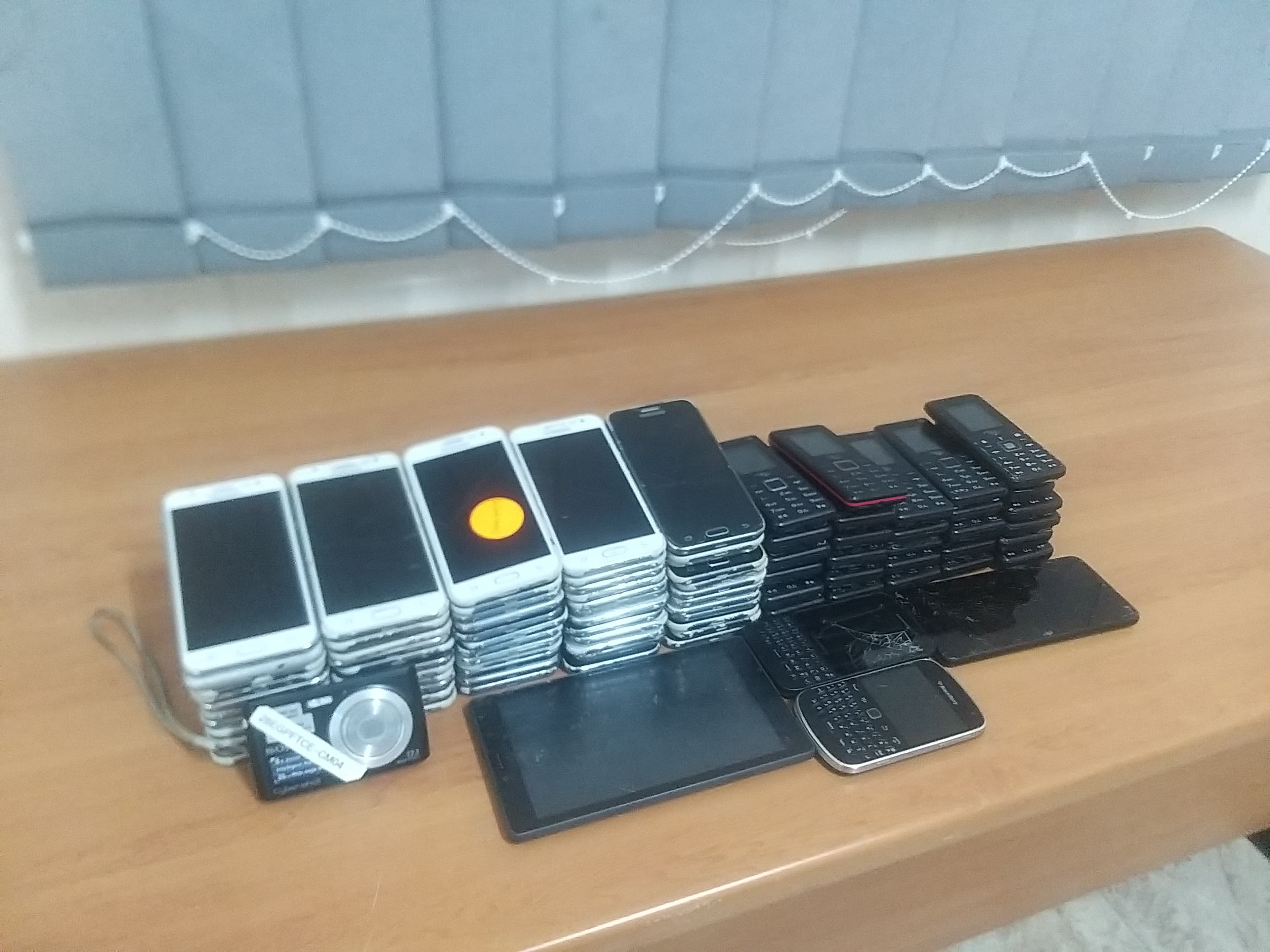 Mobile Phones — image 3