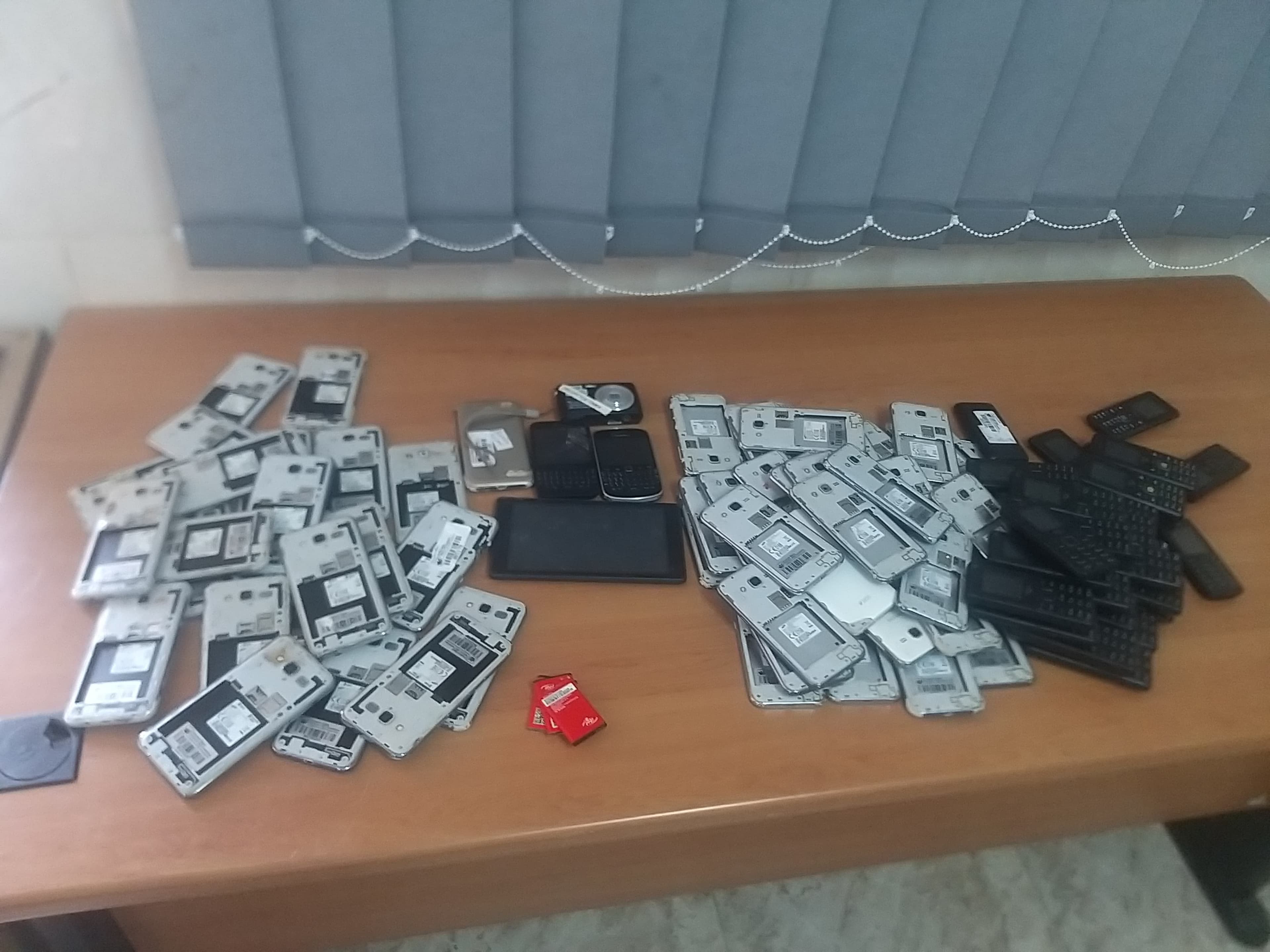 Mobile Phones — image 7