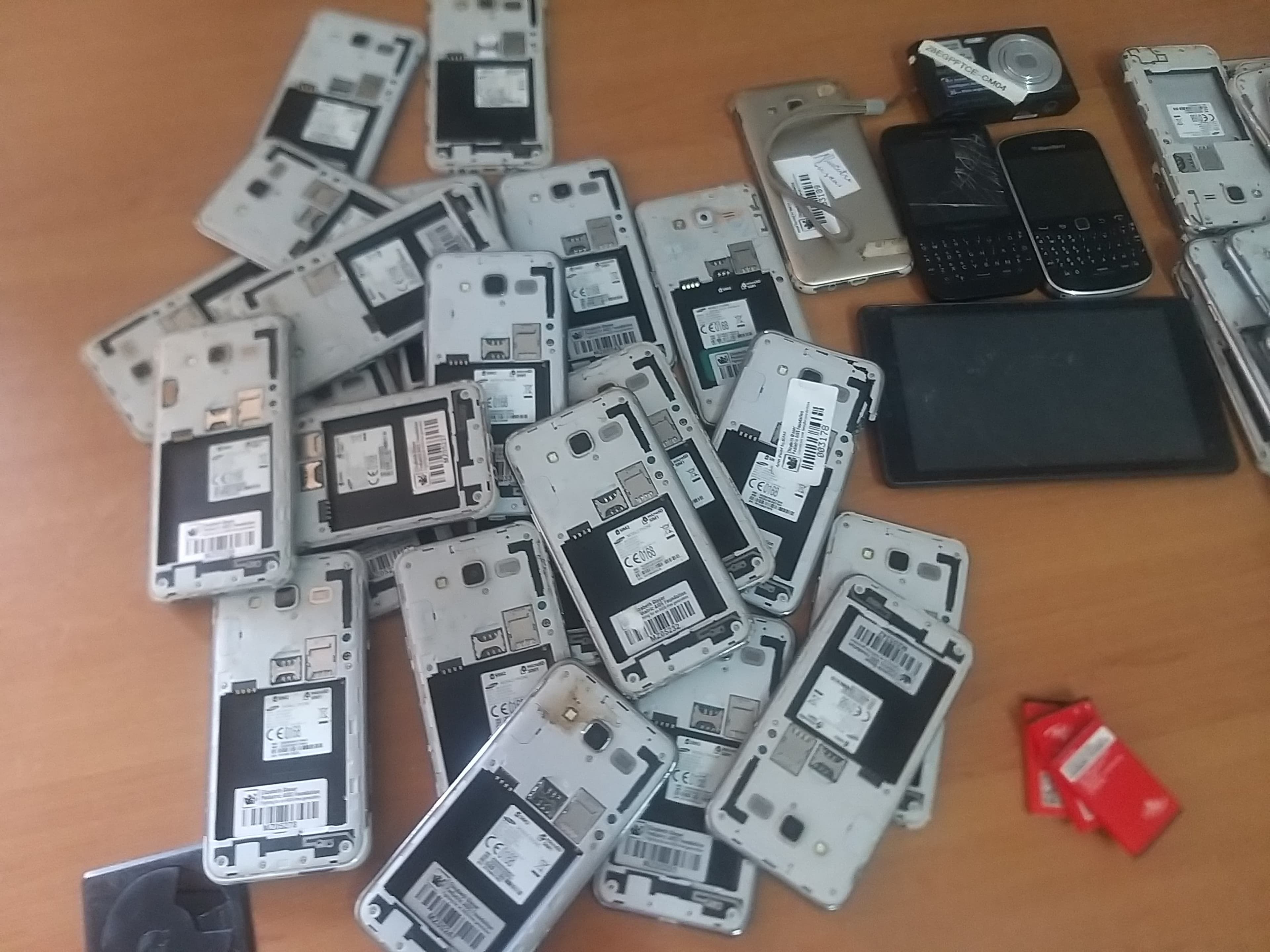 Mobile Phones — image 6