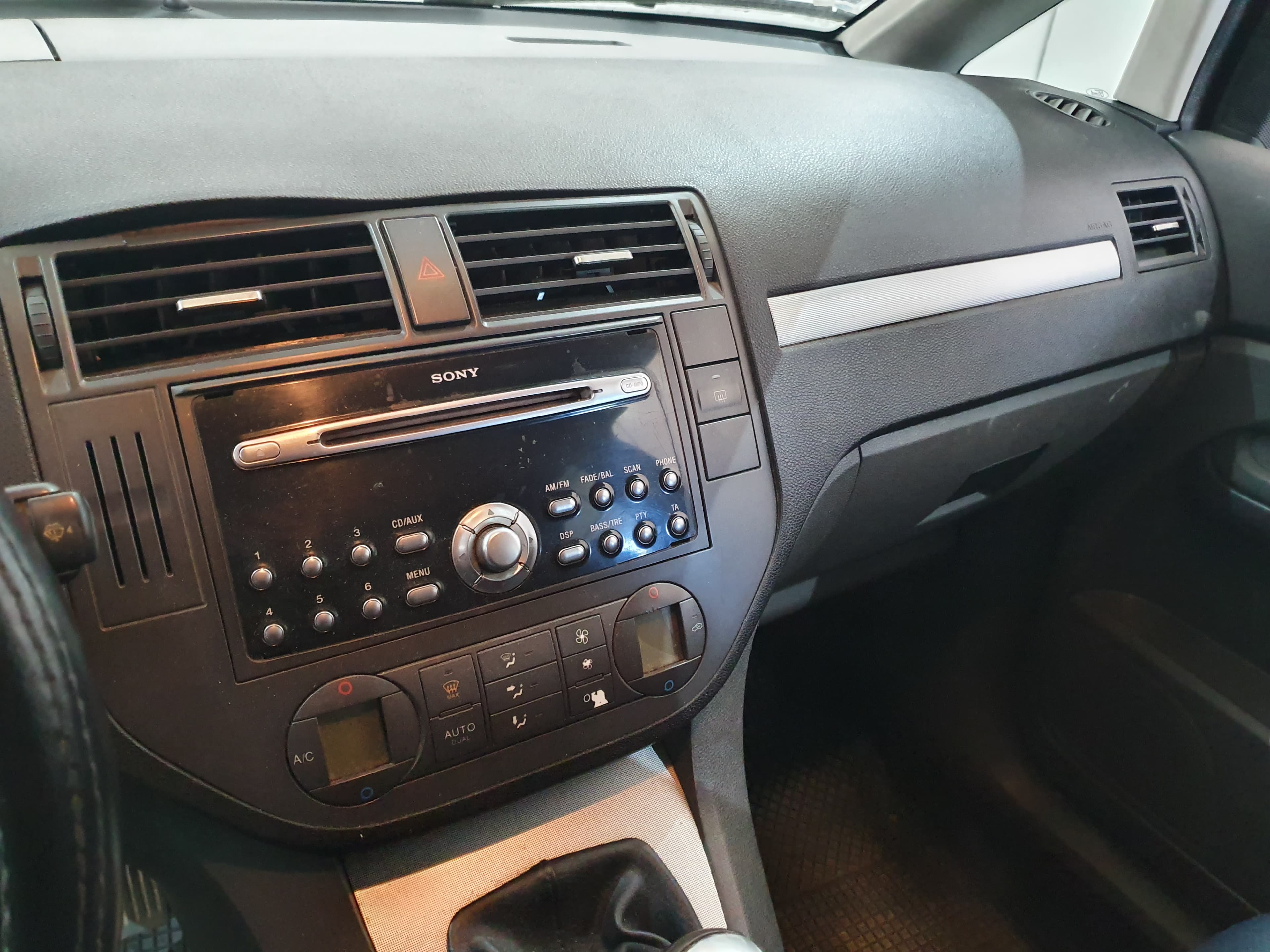 Ford Focus C-Max · Ano 2004 — image 48