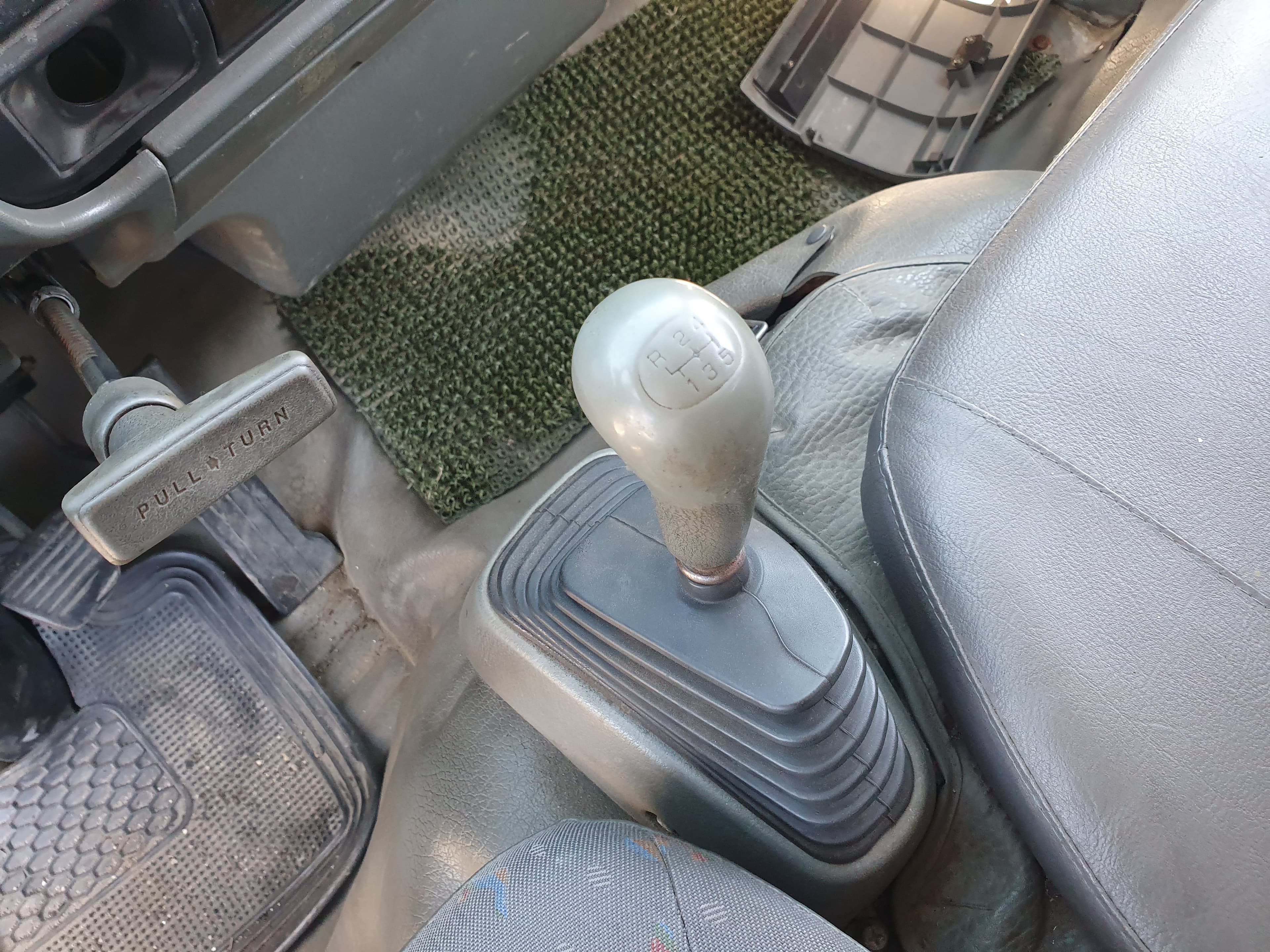 Mitsubishi Canter · Ano 2004 — imagen 25
