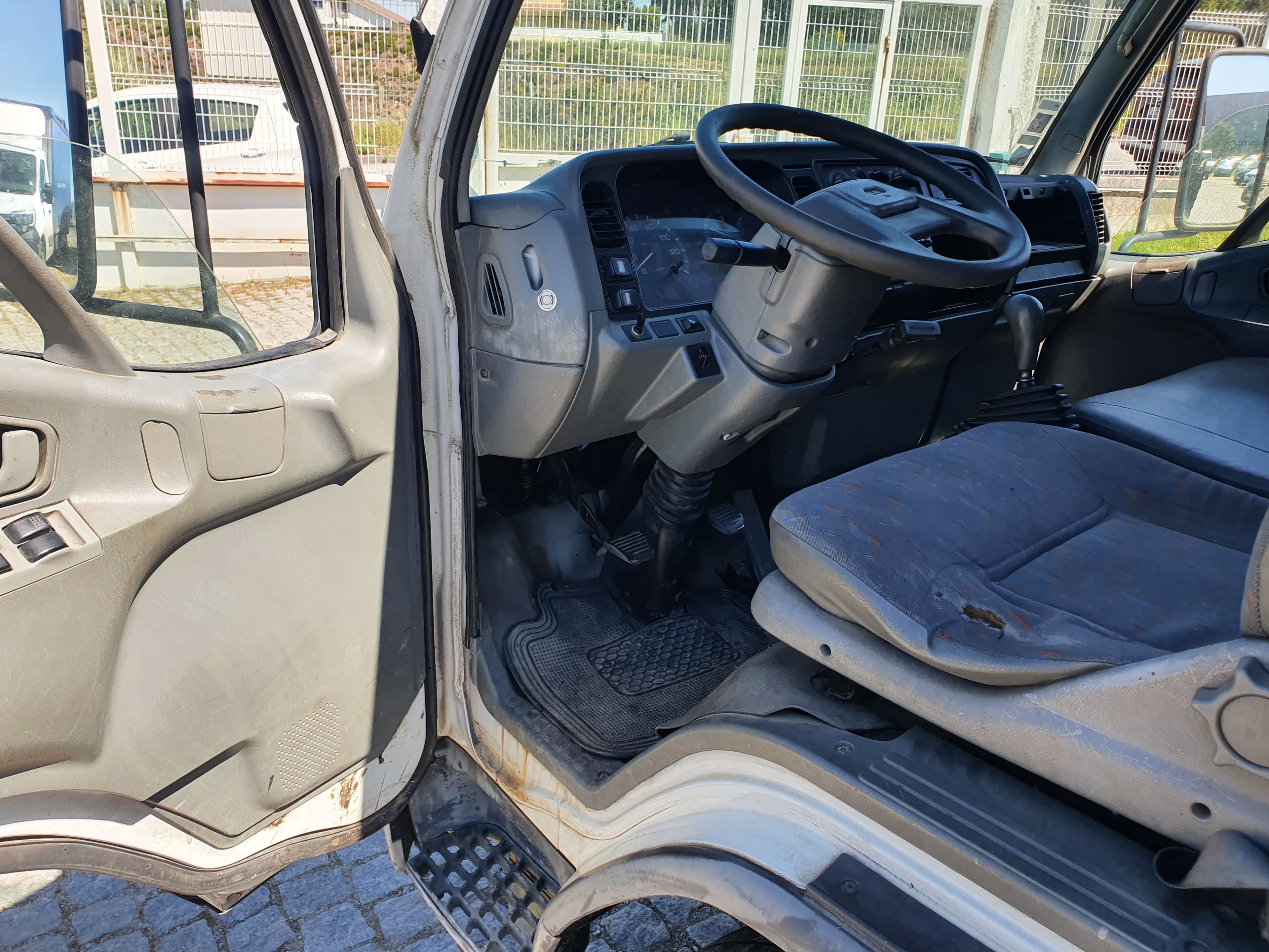 Mitsubishi Canter · Ano 2004 — imagen 19