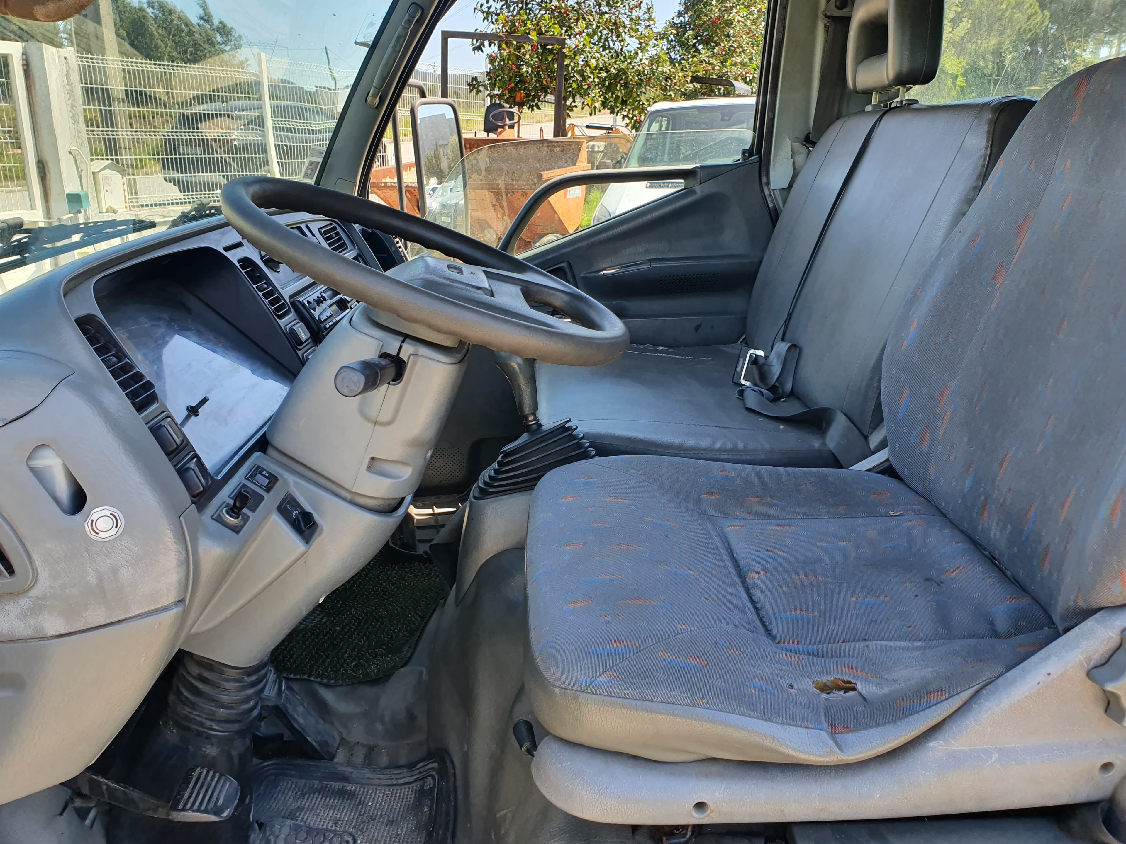 Mitsubishi Canter · Ano 2004 — imagen 30