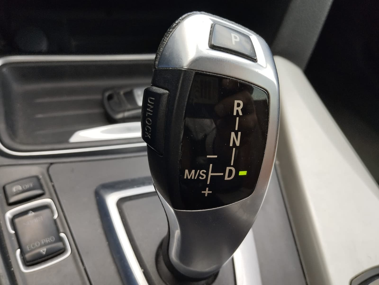 BMW 320ed · Ano 2014 — imagem 11