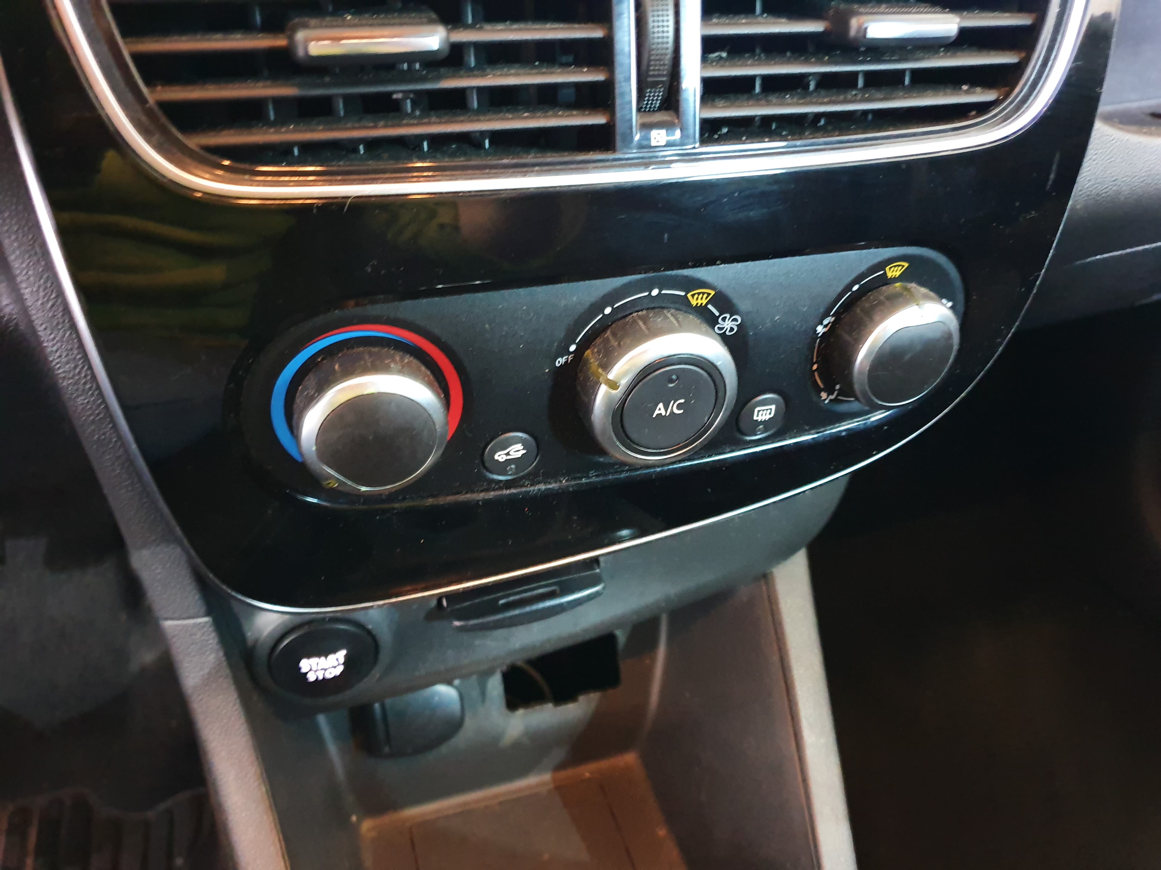 Renault Clio · Ano 2017 — imagem 34