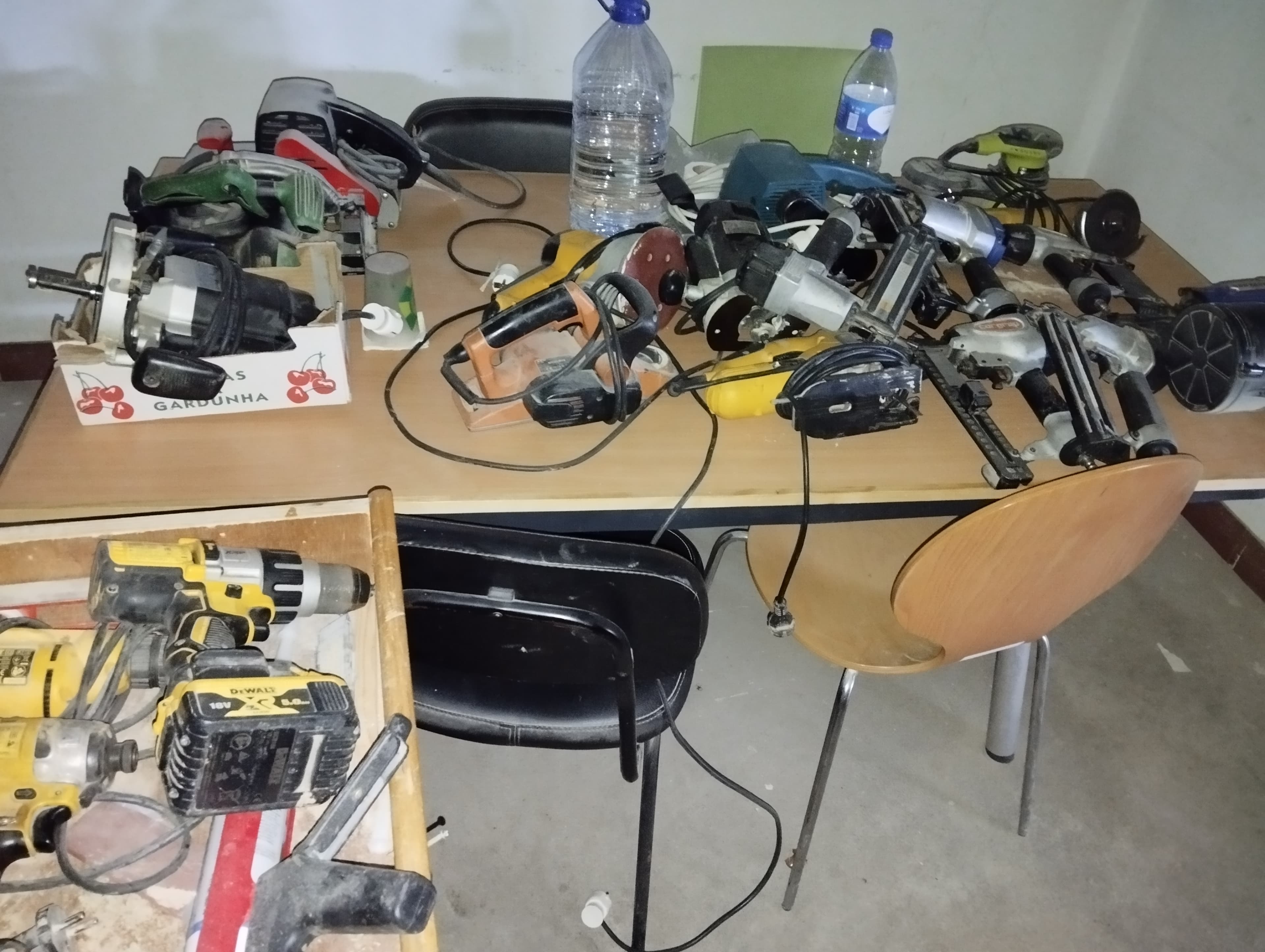 Equipamentos · Matéria-prima · Indústrias Carpintaria e Construção Civil — imagem 63