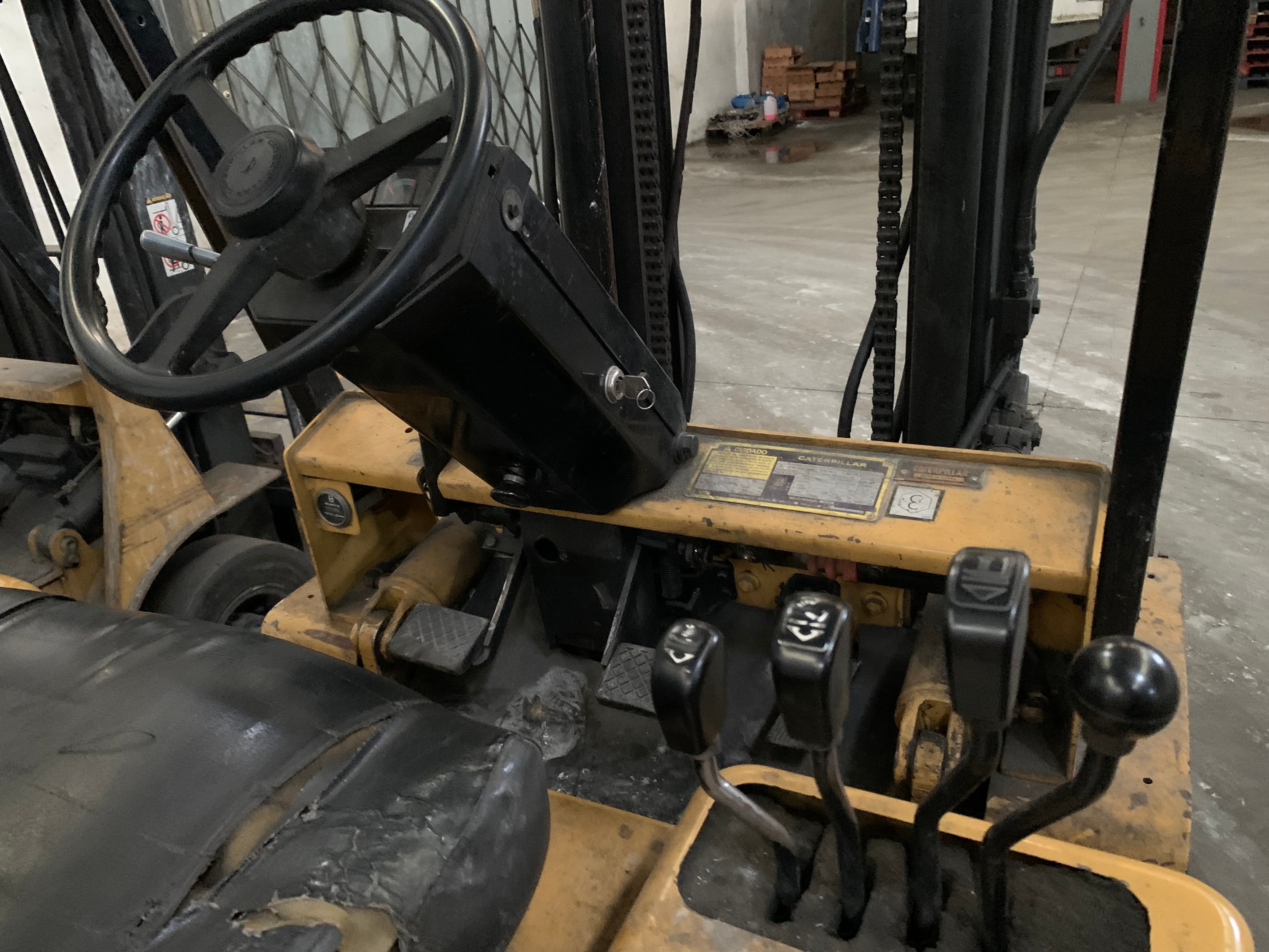 Empilhador Caterpillar 20 — imagem 6