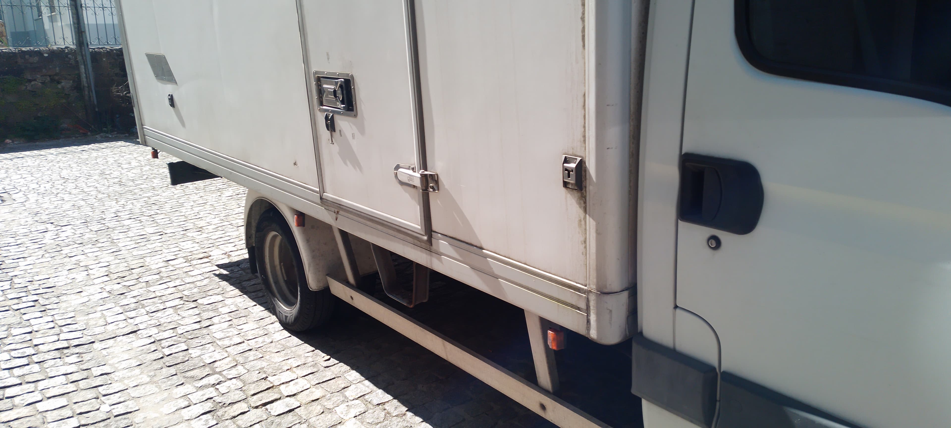 Iveco Daily · Ano 2009 — imagem 4