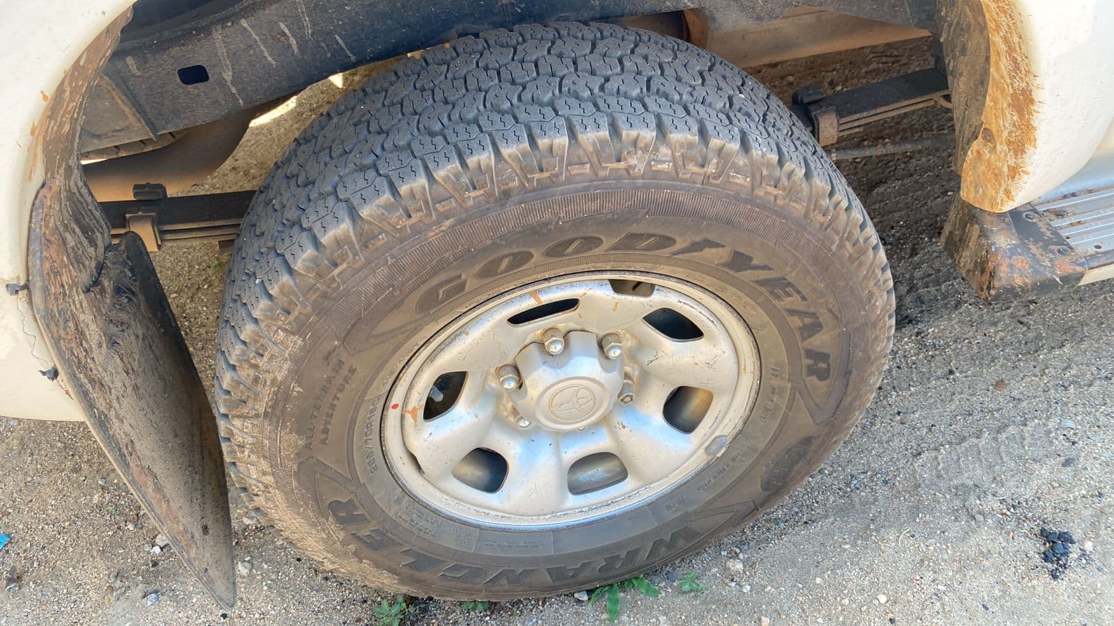 Toyota Hilux 2.5D — imagem 3