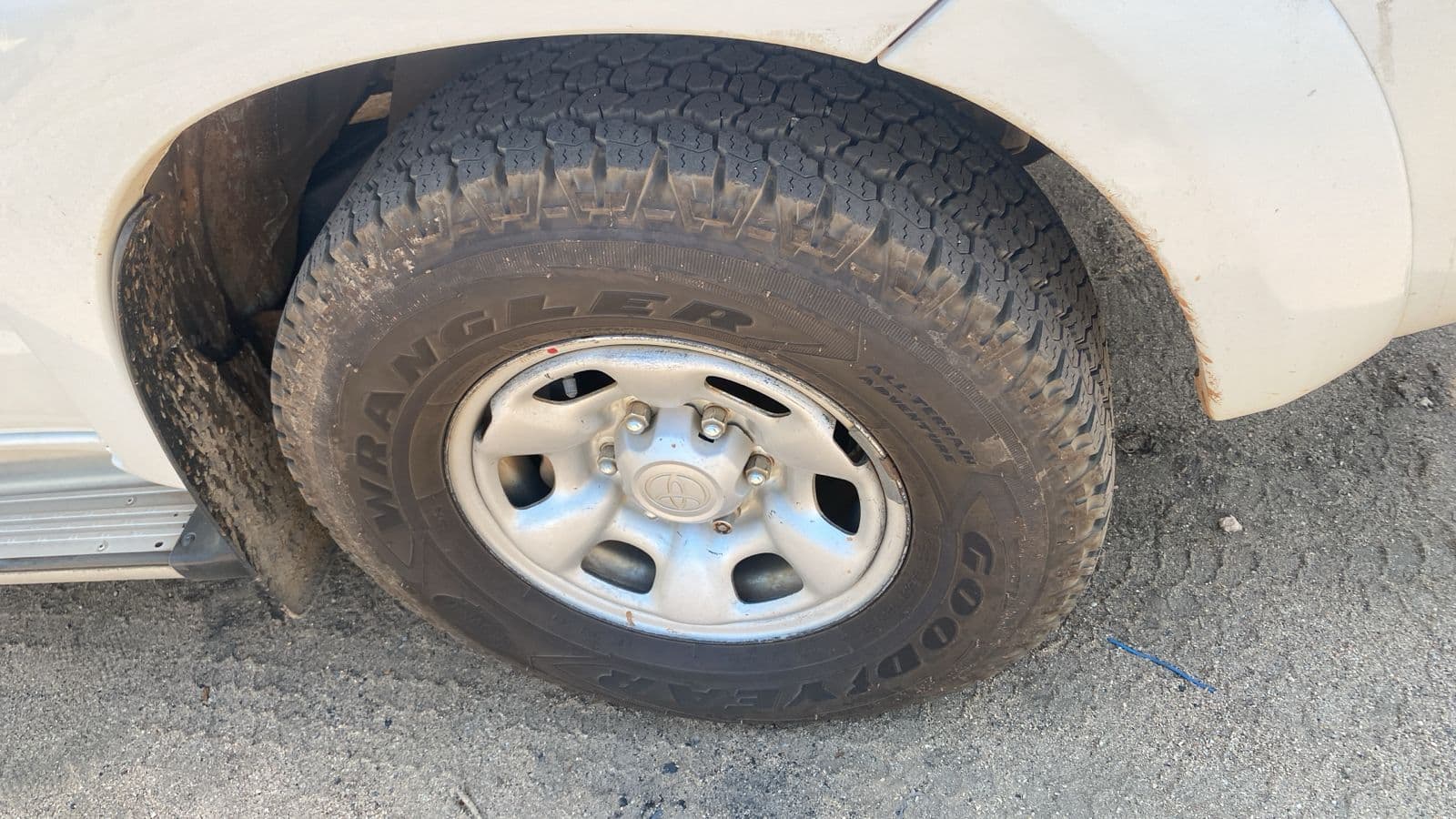 Toyota Hilux 2.5D — imagem 2