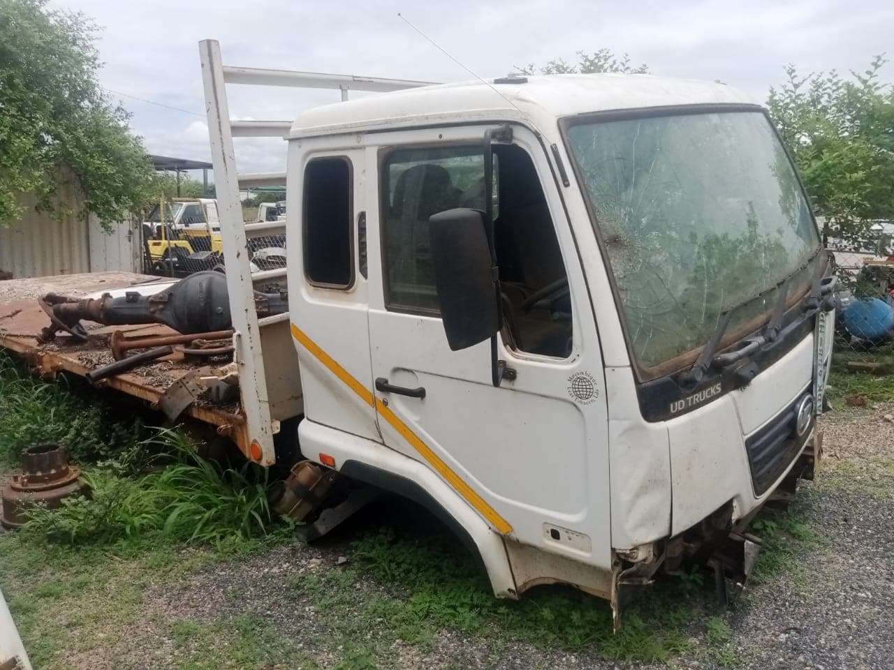Nissan UD80 — image 10