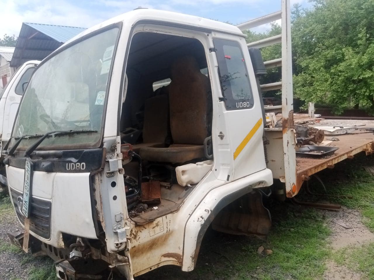 Nissan UD80 — image 8