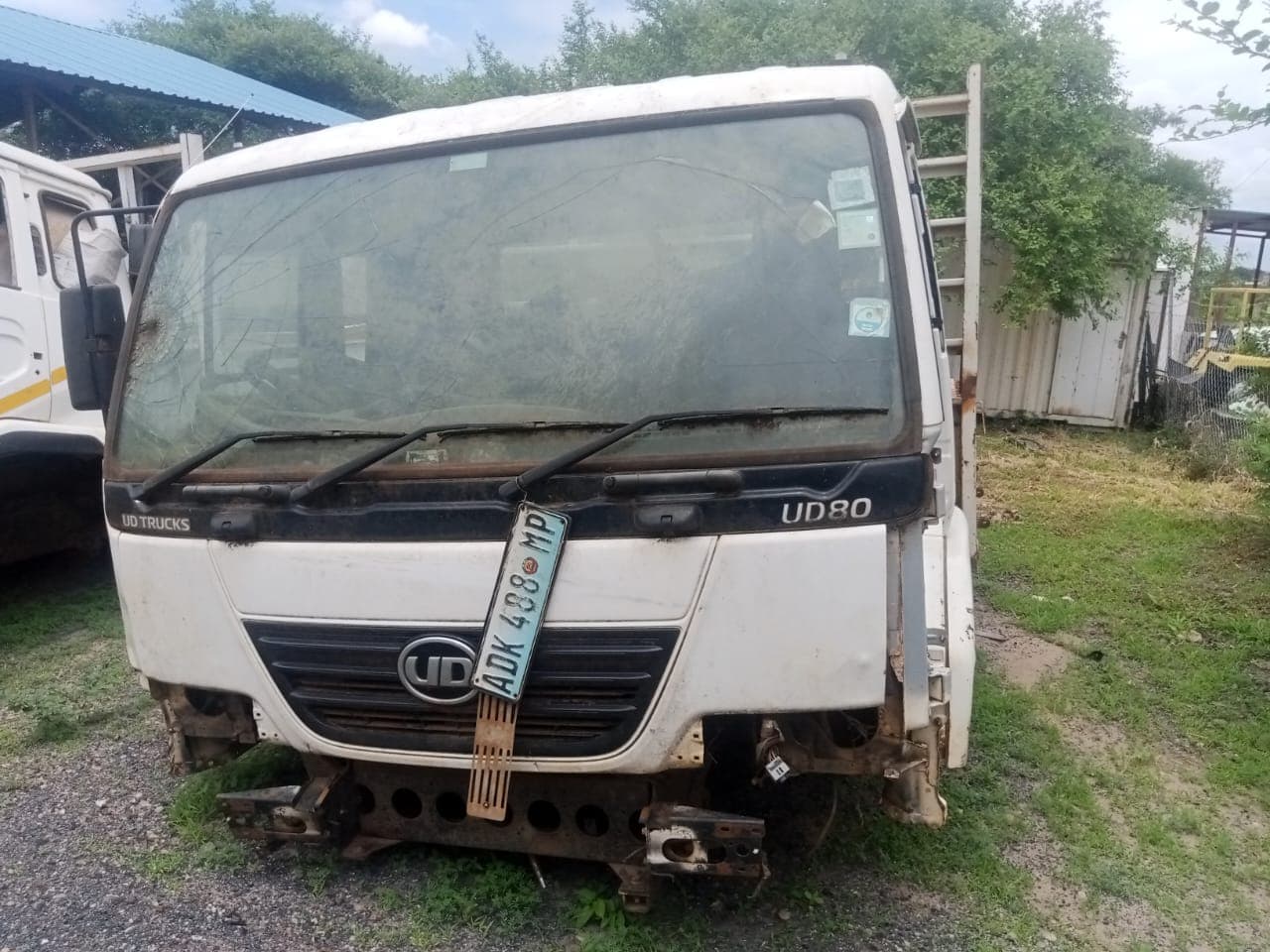 Nissan UD80 — image 1