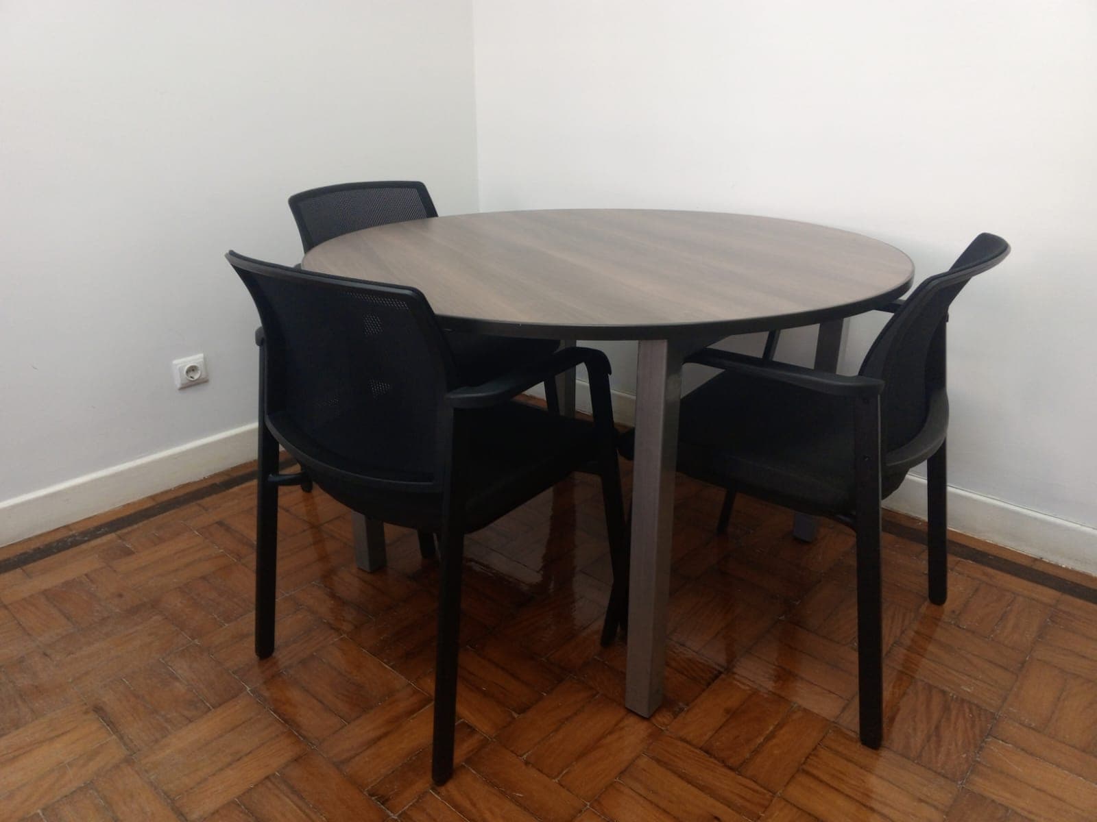 Mobiliário de escritório — image 1