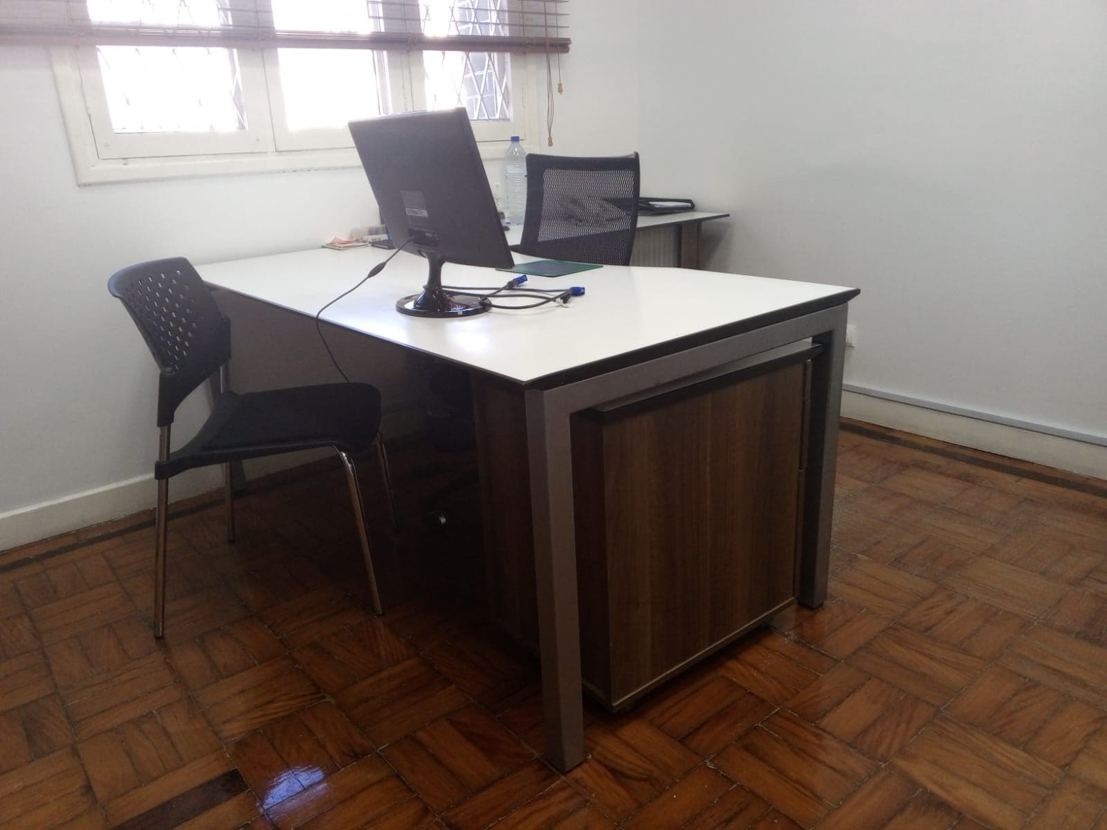 Mobiliario de oficina — imagen 1