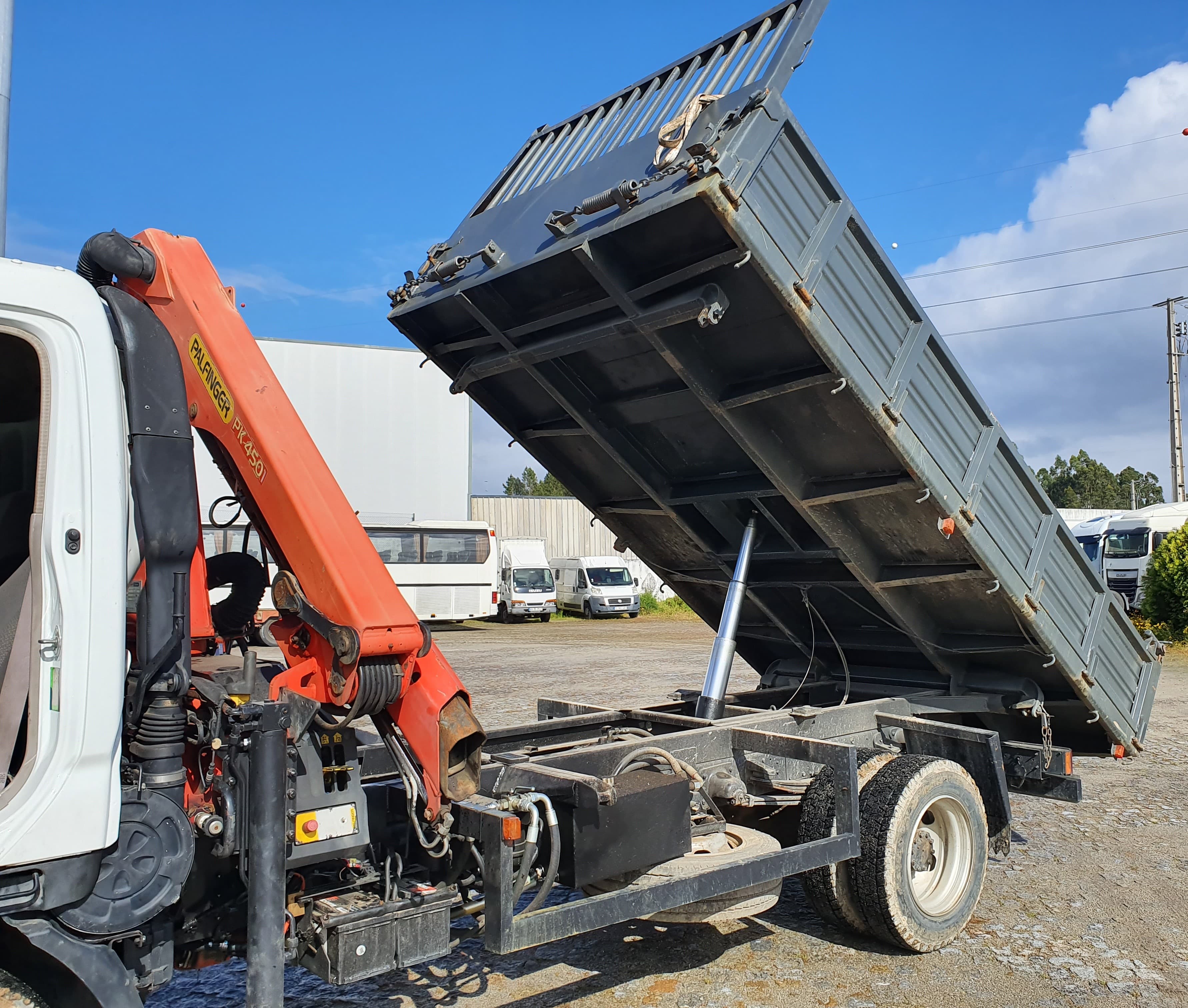 Toyota Dyna · Grua Palfinger · Tribasculante · Ano 2008 — imagen 18
