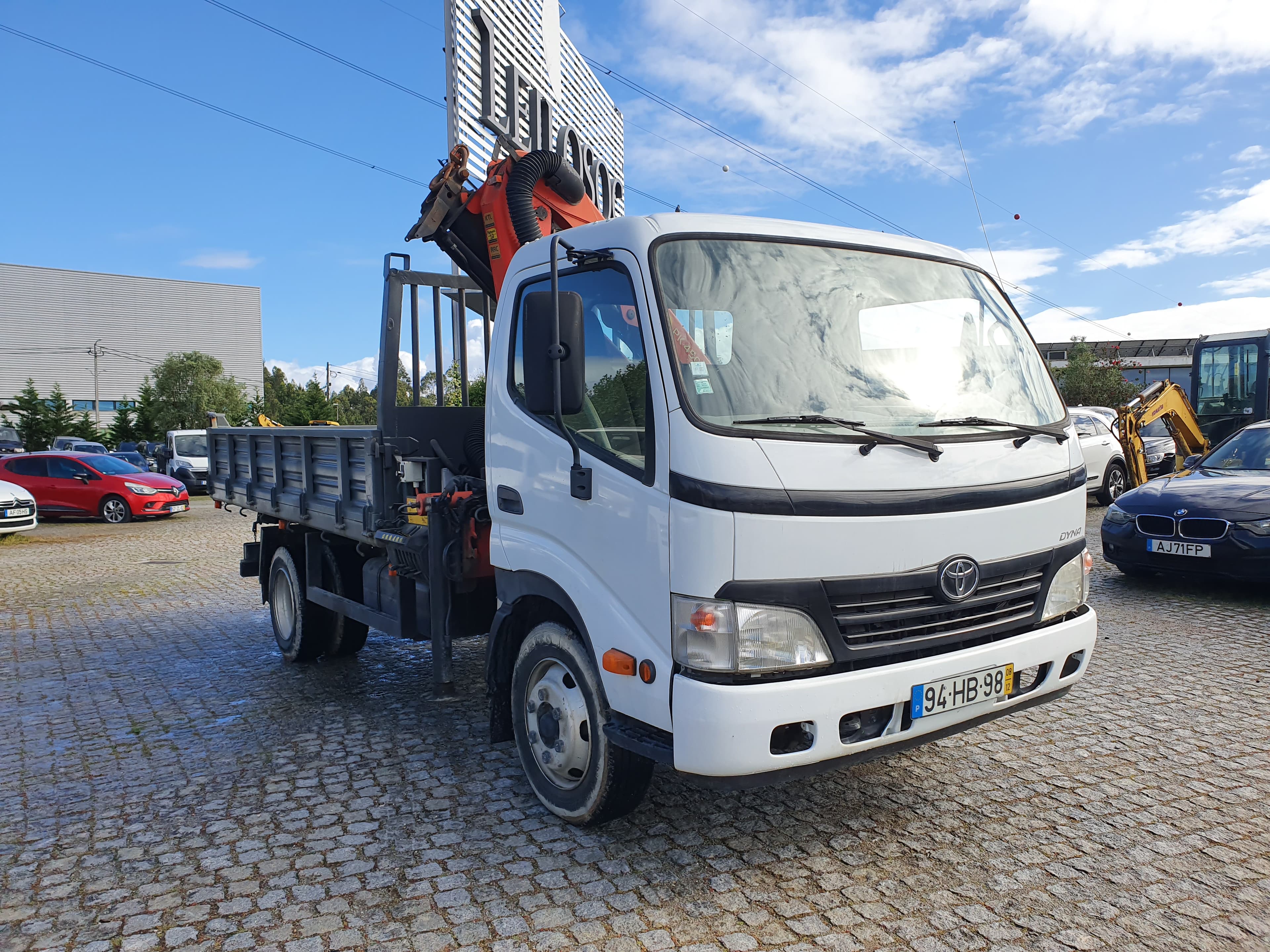 Toyota Dyna · Grua Palfinger · Tribasculante · Ano 2008 — imagen 1