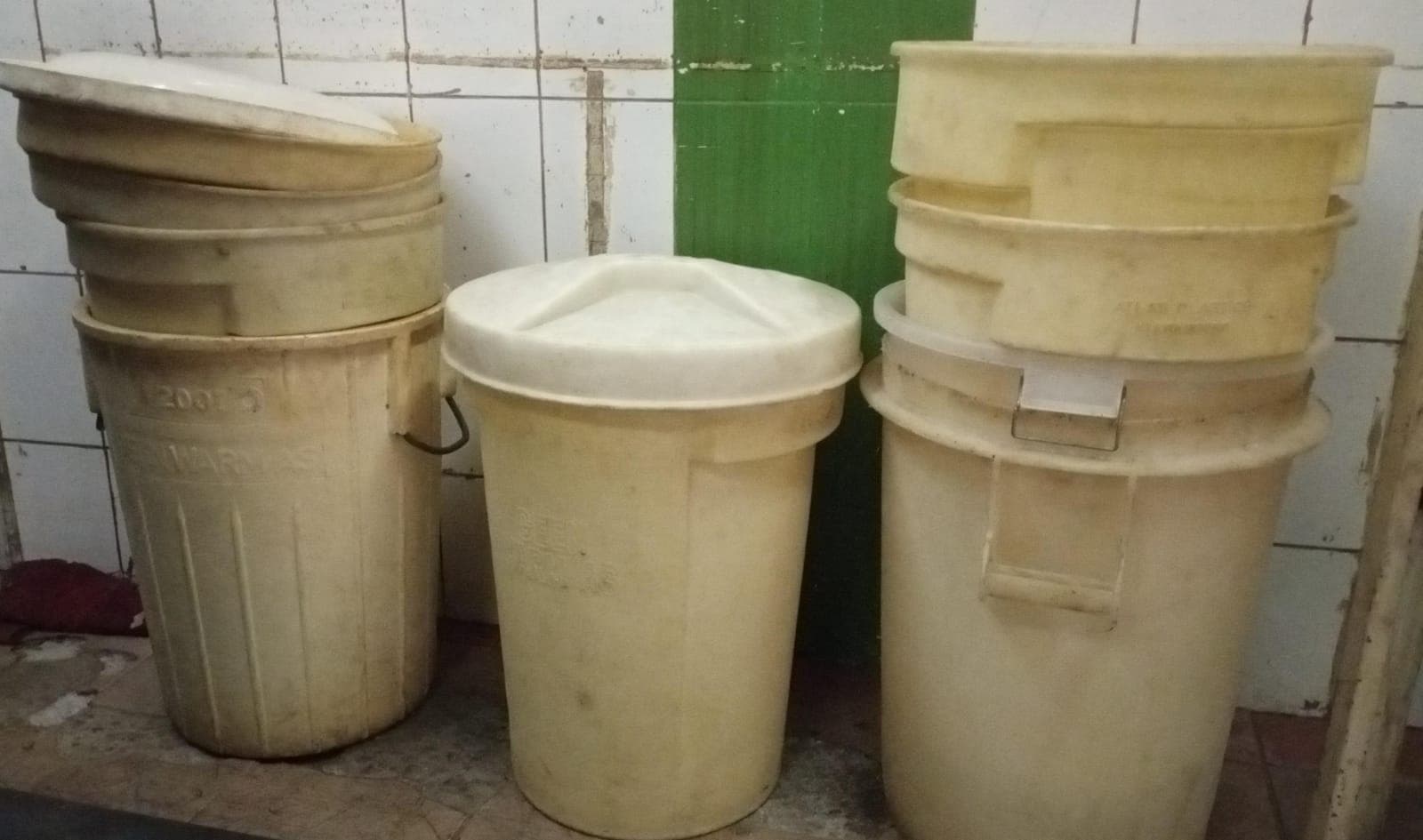 Baldes plásticos