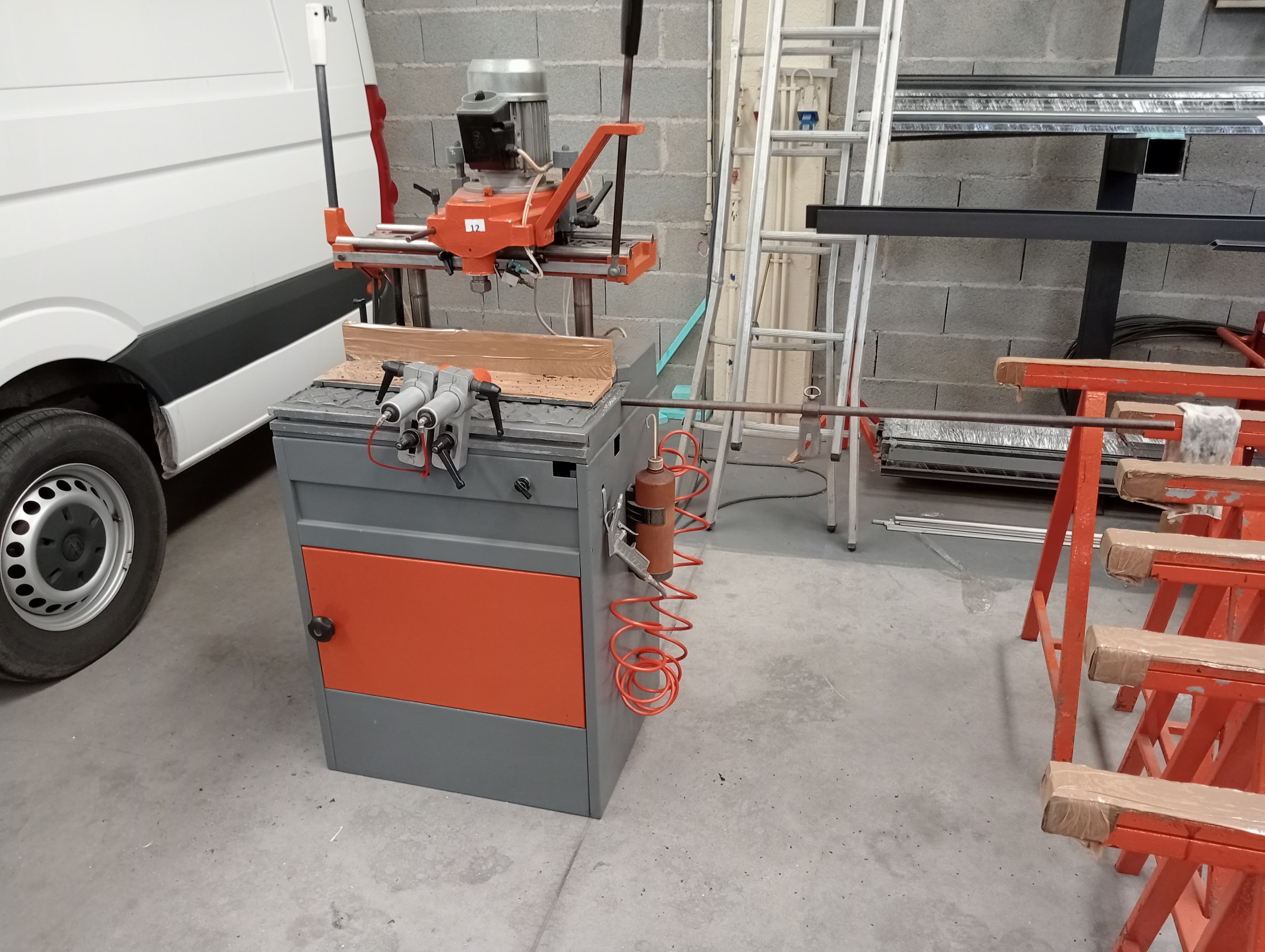 Máquina de furar · Máquina de unir perfis — image 7