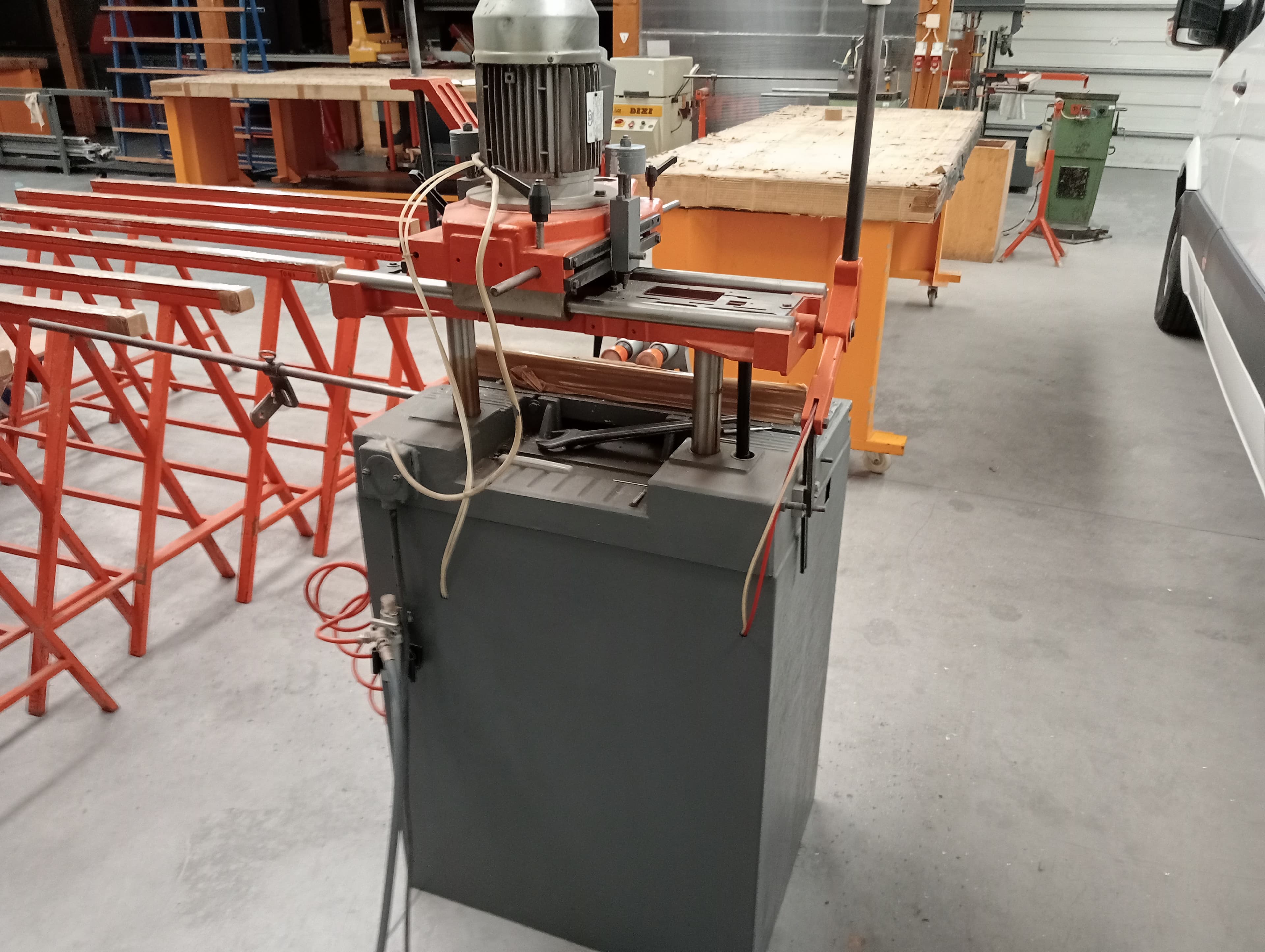 Máquina de furar · Máquina de unir perfis — image 9