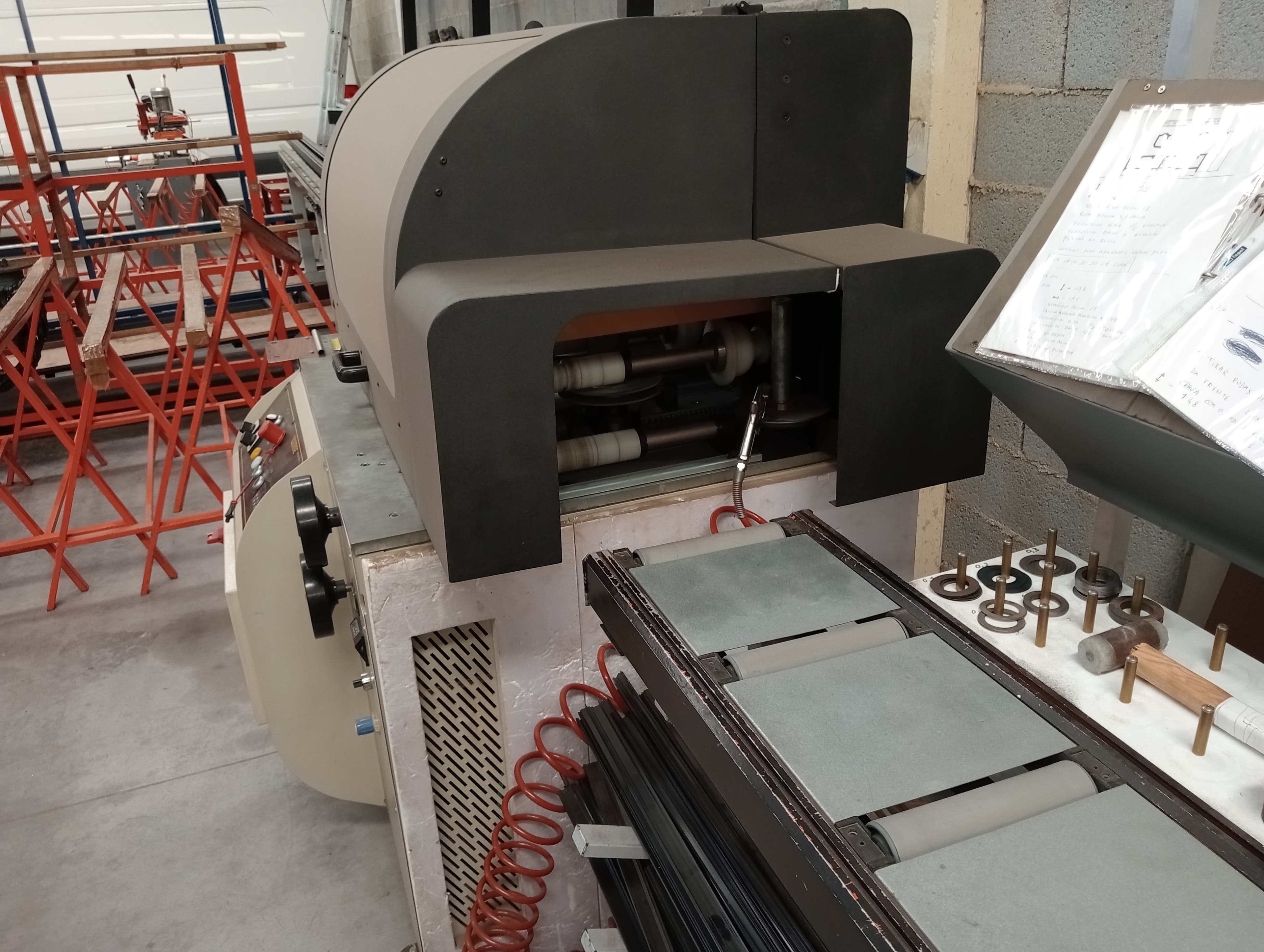 Máquina de furar · Máquina de unir perfis — image 2