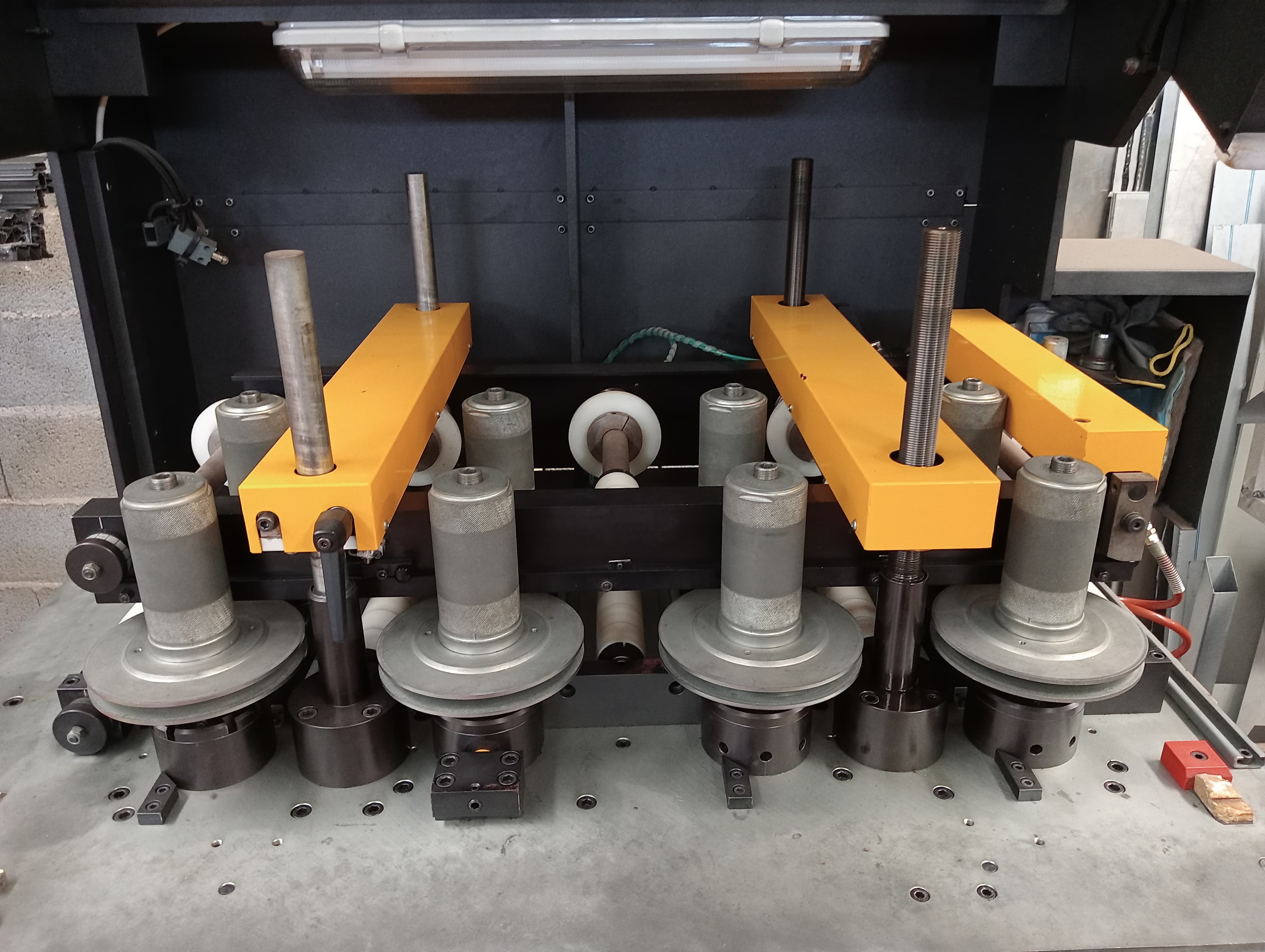 Máquina de furar · Máquina de unir perfis — image 5
