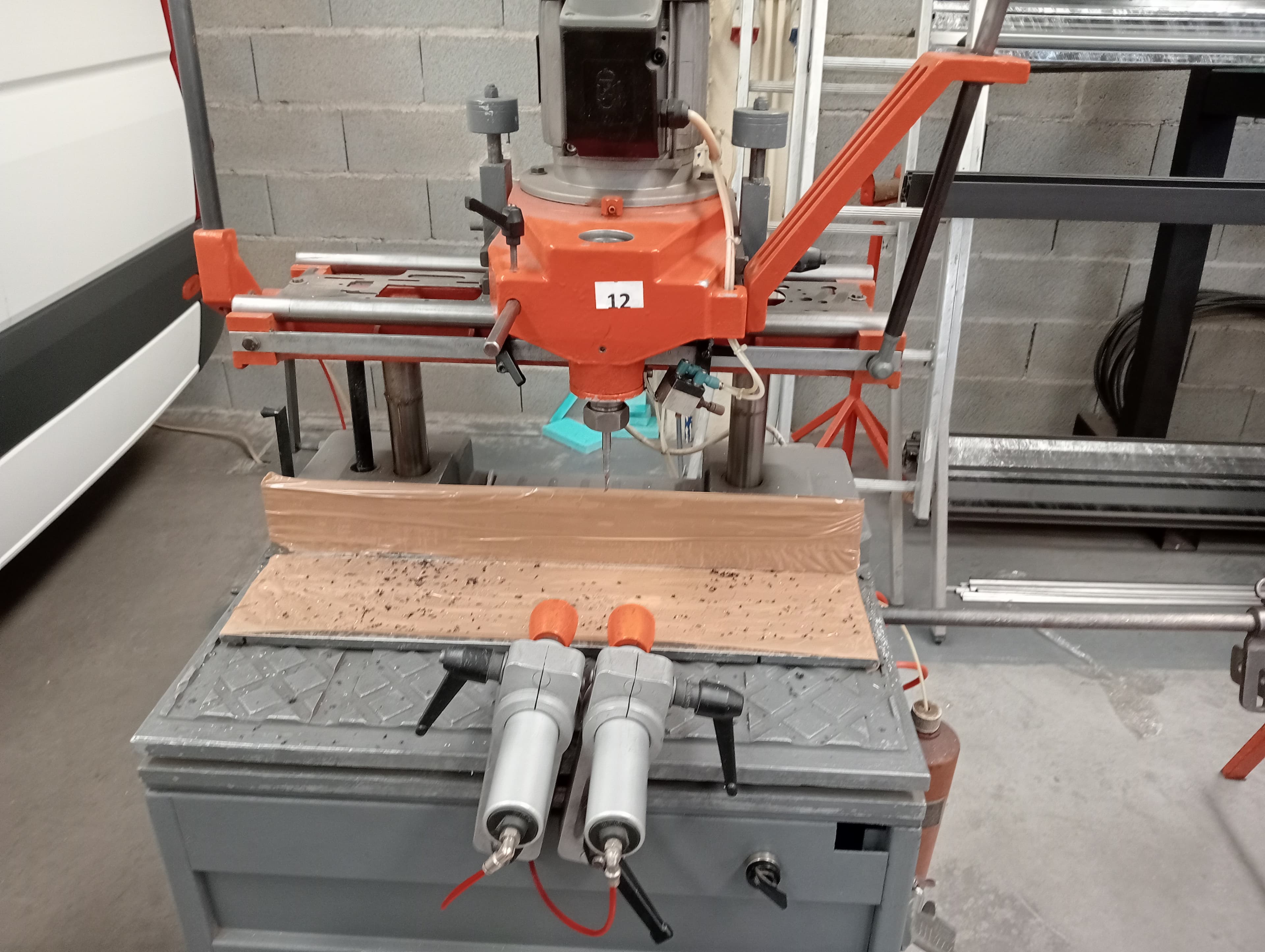 Máquina de furar · Máquina de unir perfis — image 8