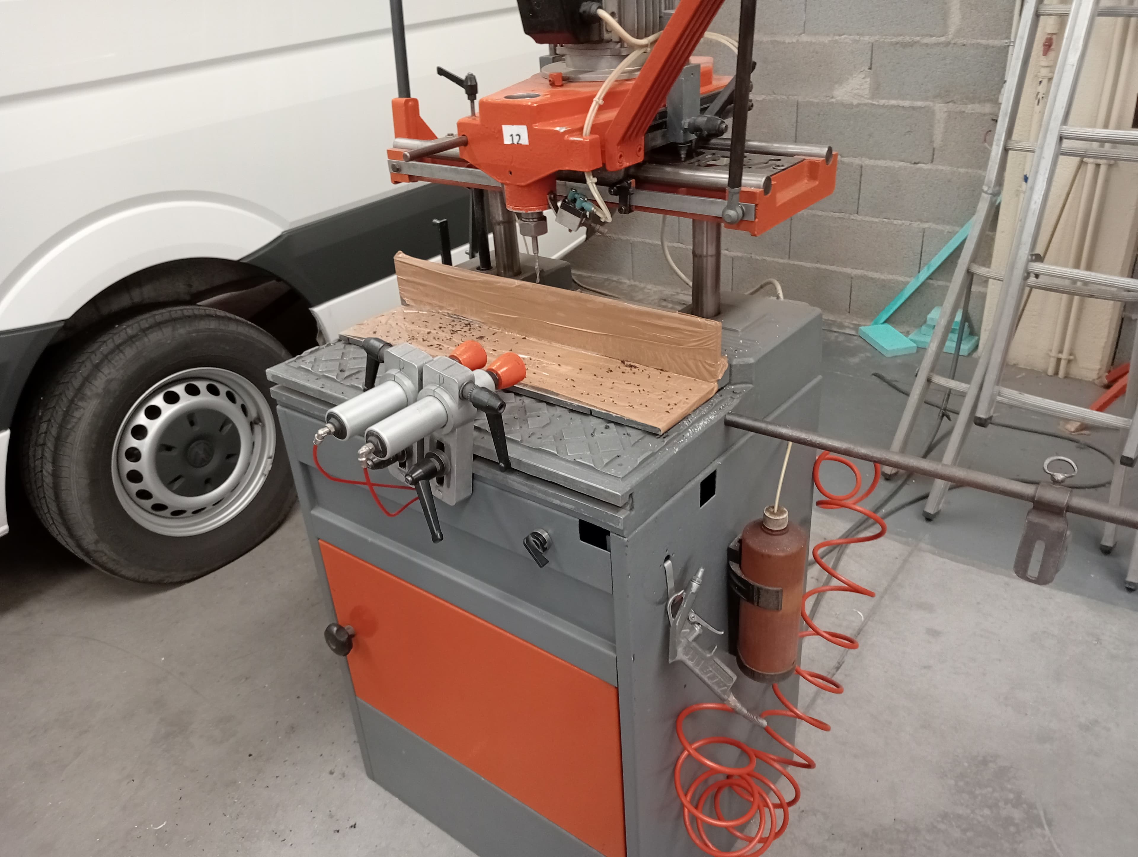 Máquina de furar · Máquina de unir perfis — image 10