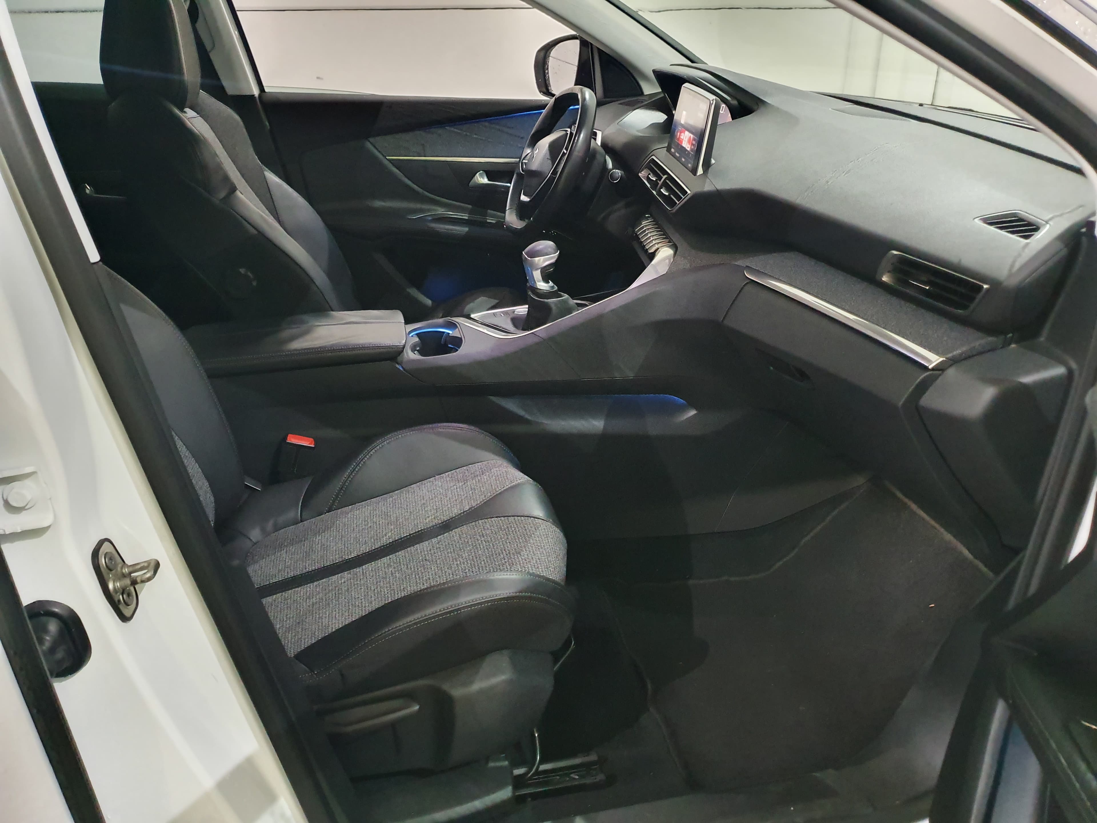 Peugeot 3008 · Ano 2017 — imagen 32
