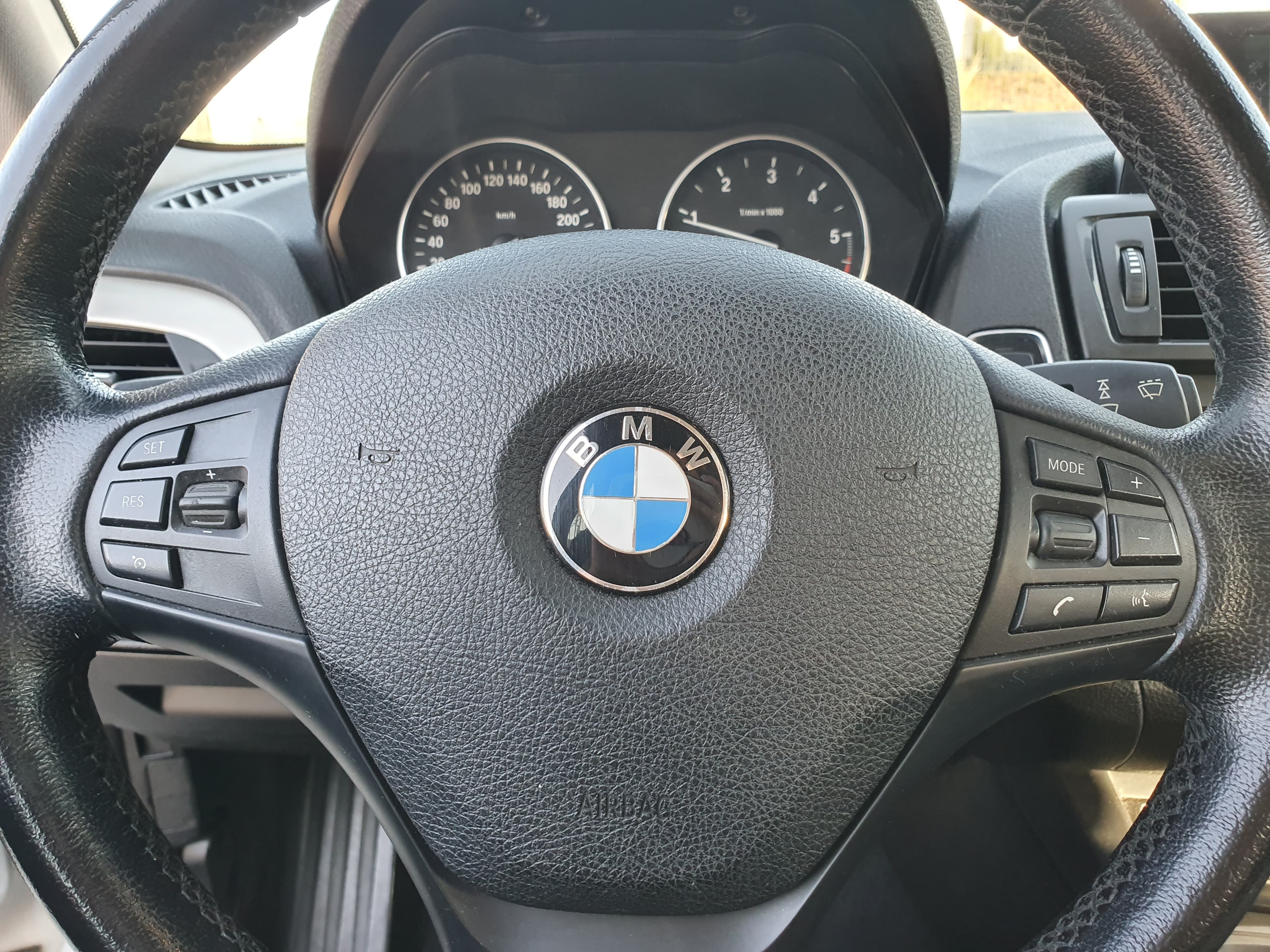 BMW 116D · Ano 2013 — imagem 38
