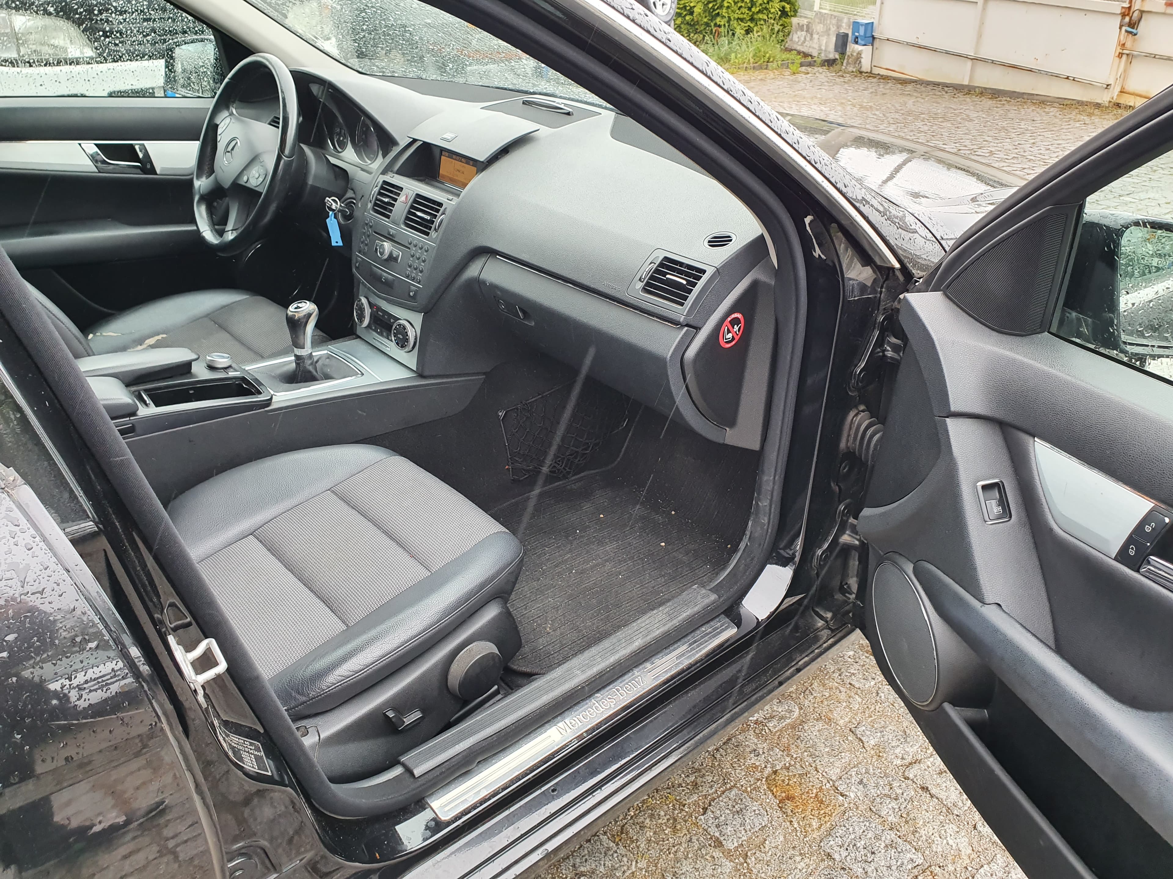 Mercedes-Benz C220 · Ano 2010 — imagem 29