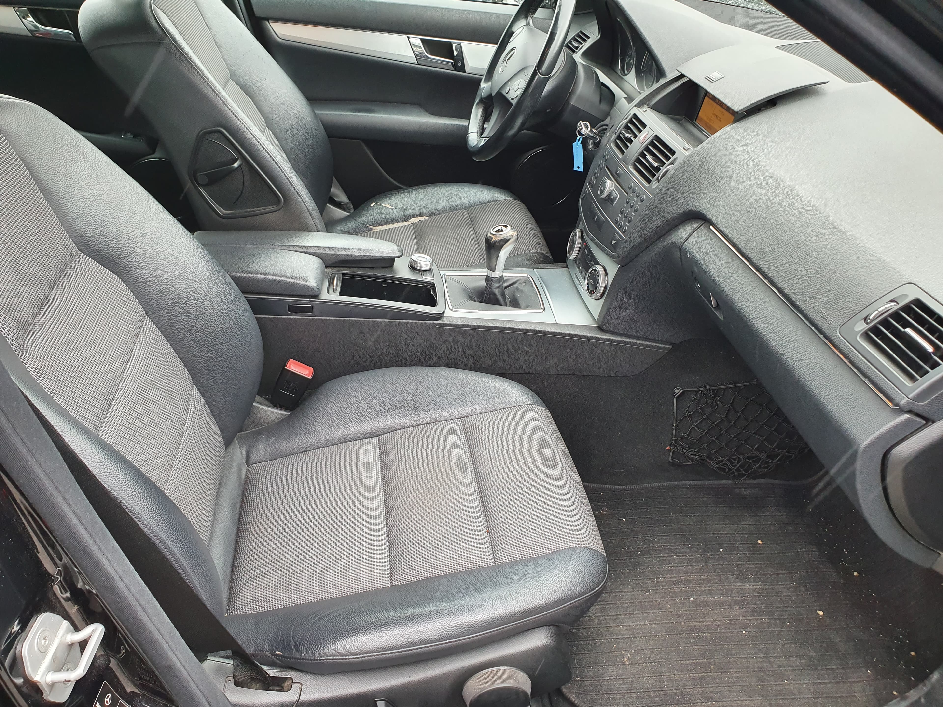 Mercedes-Benz C220 · Ano 2010 — imagem 31