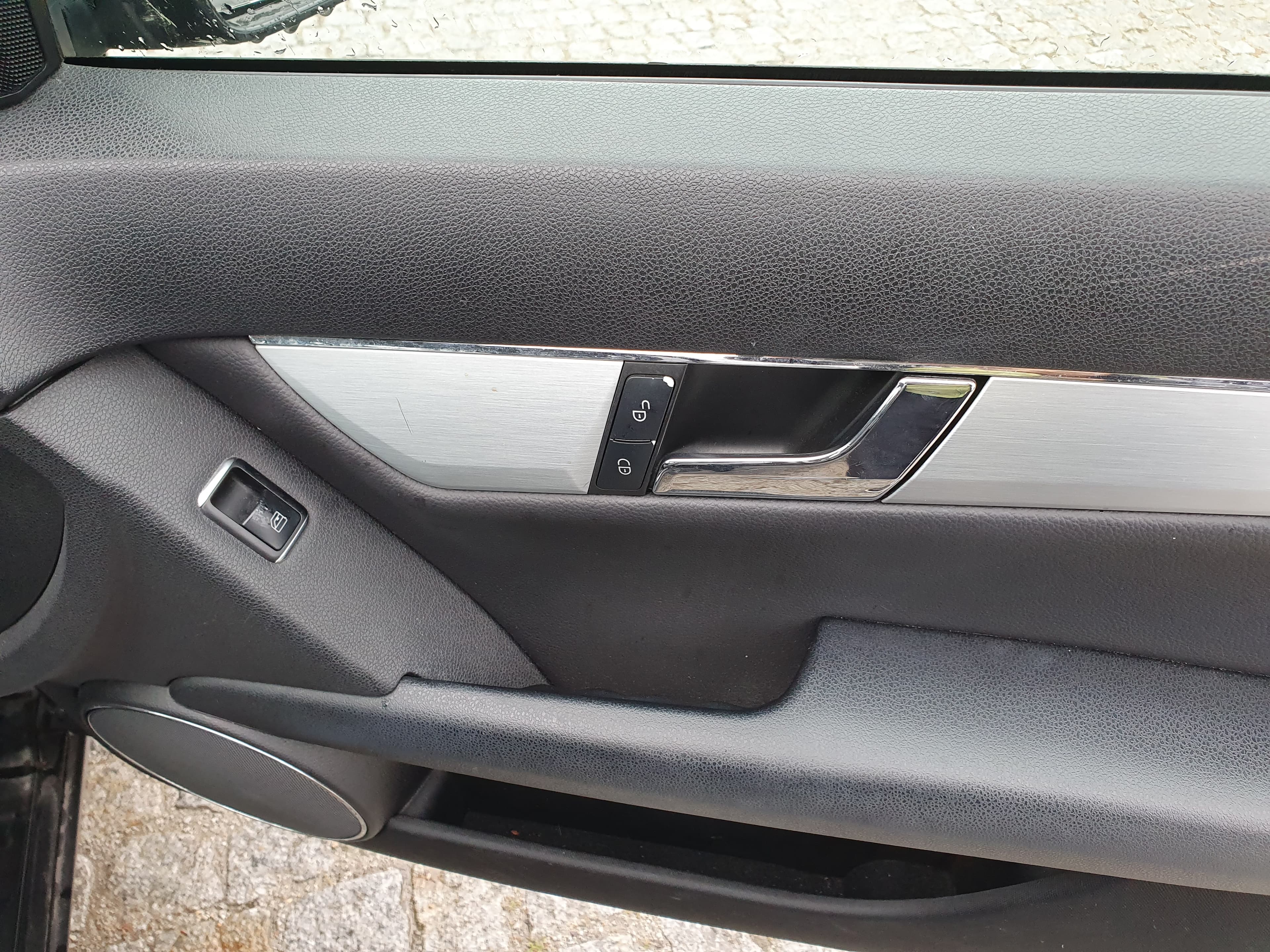 Mercedes-Benz C220 · Ano 2010 — imagem 30