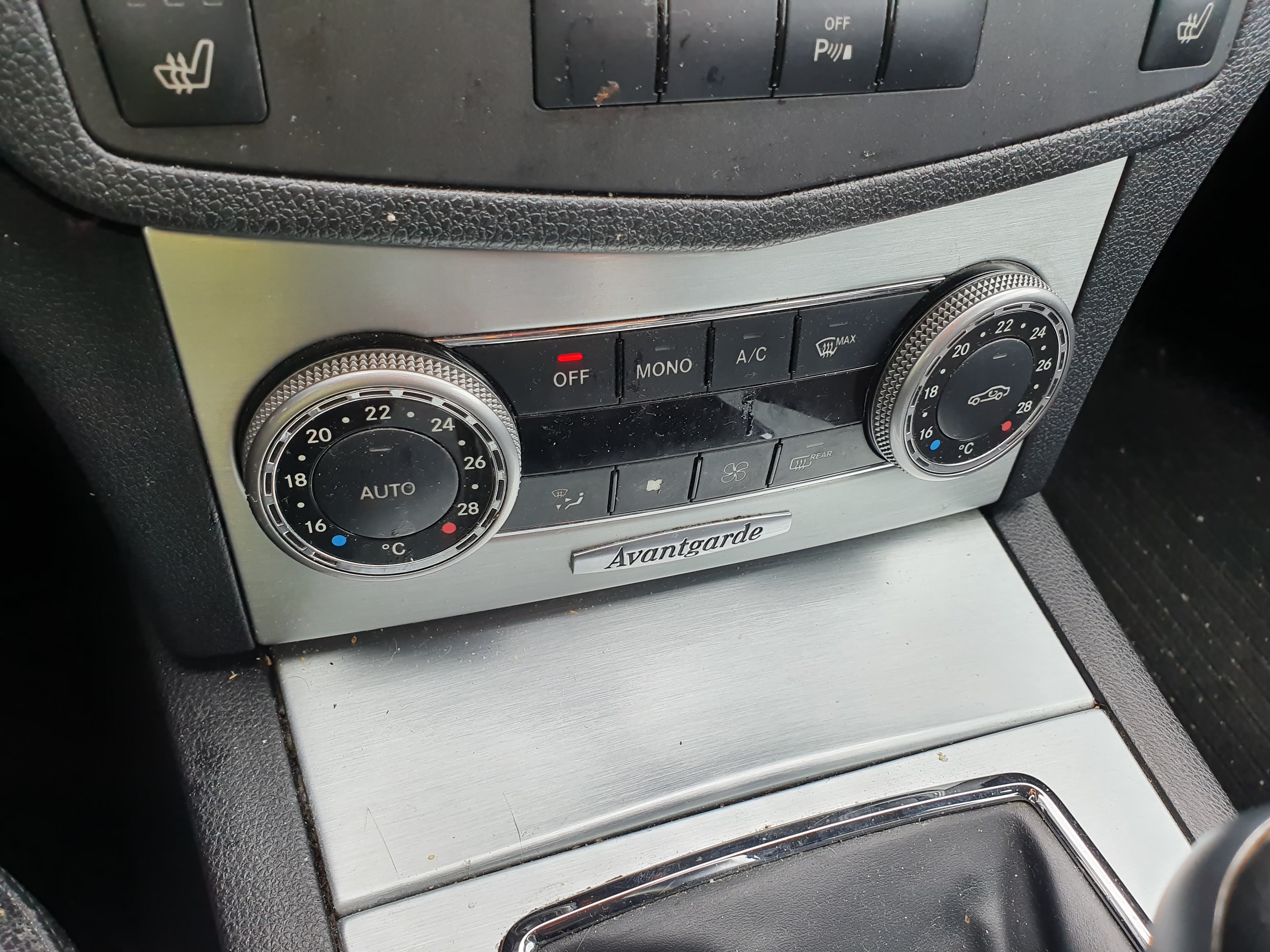 Mercedes-Benz C220 · Ano 2010 — imagem 46