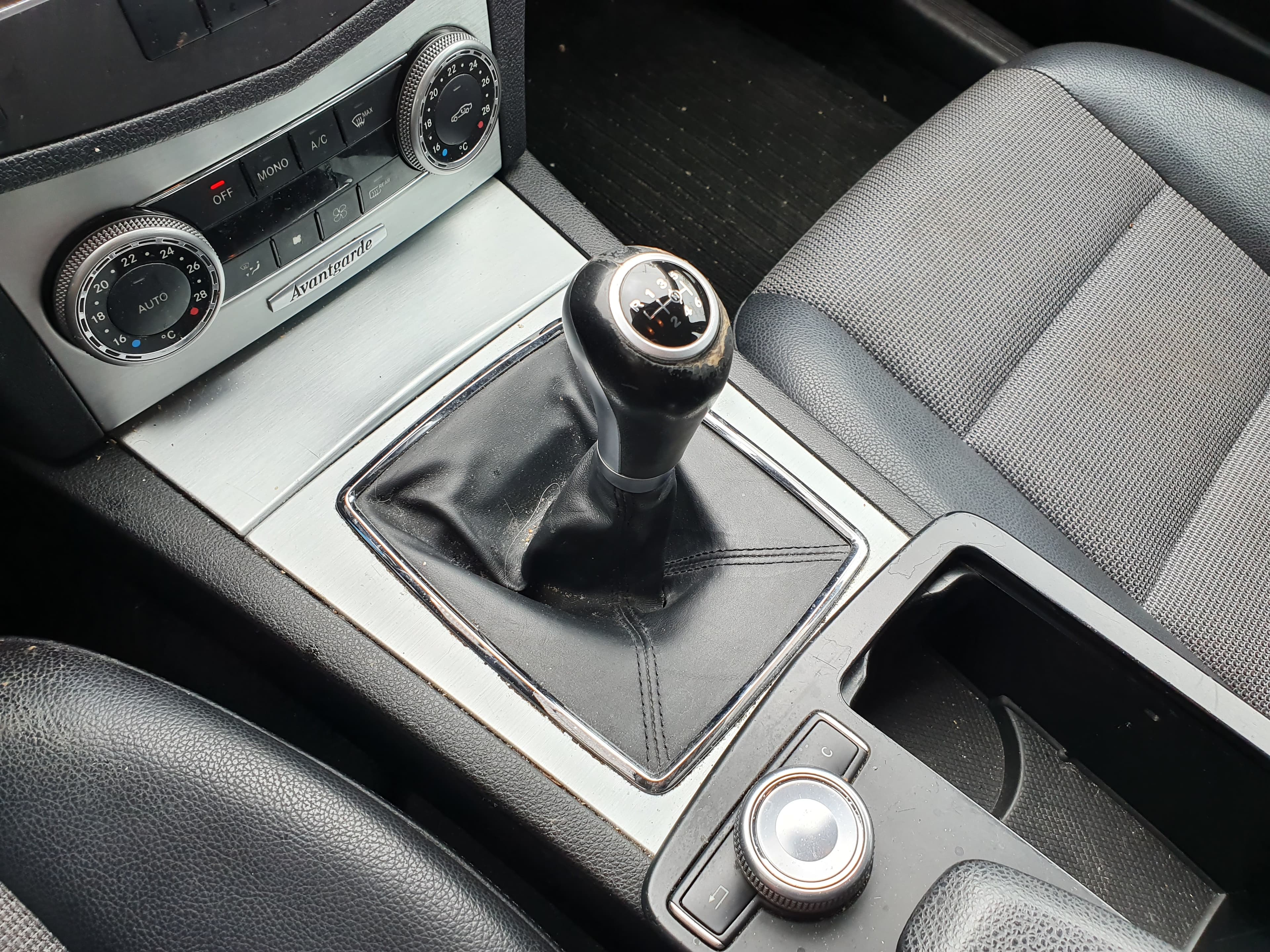 Mercedes-Benz C220 · Ano 2010 — imagem 47