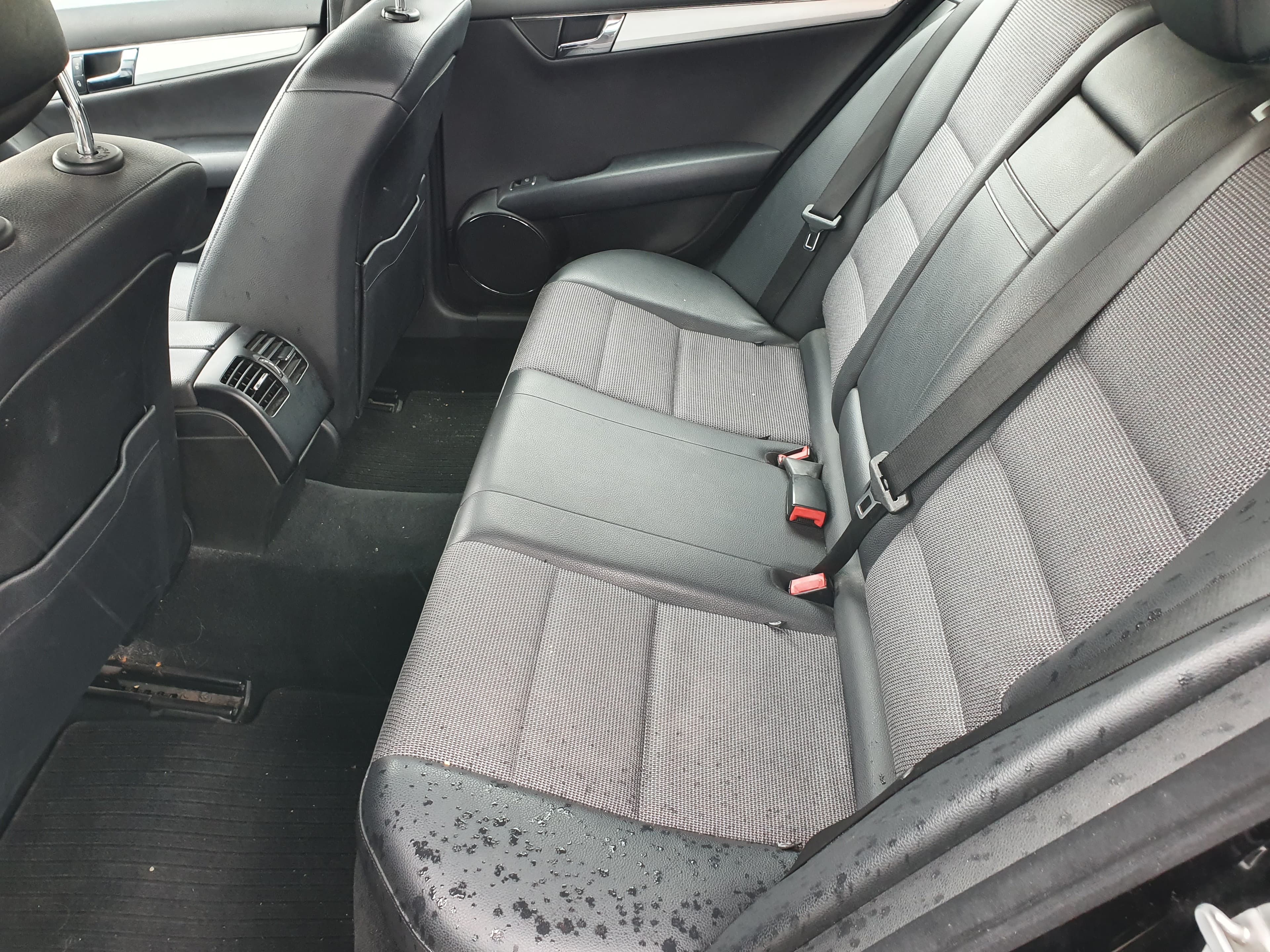 Mercedes-Benz C220 · Ano 2010 — imagem 33