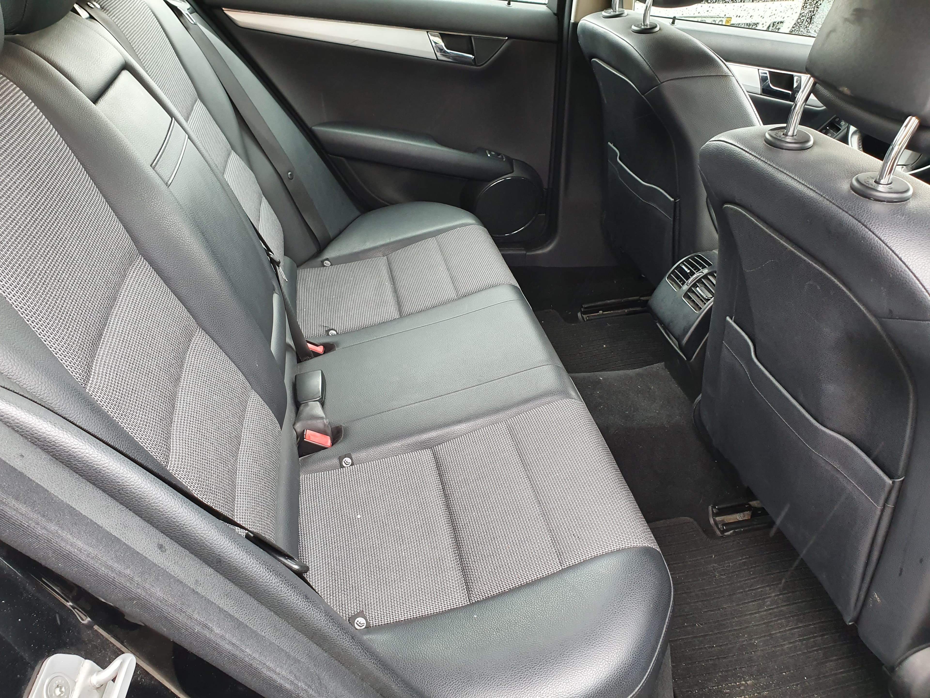 Mercedes-Benz C220 · Ano 2010 — imagem 28