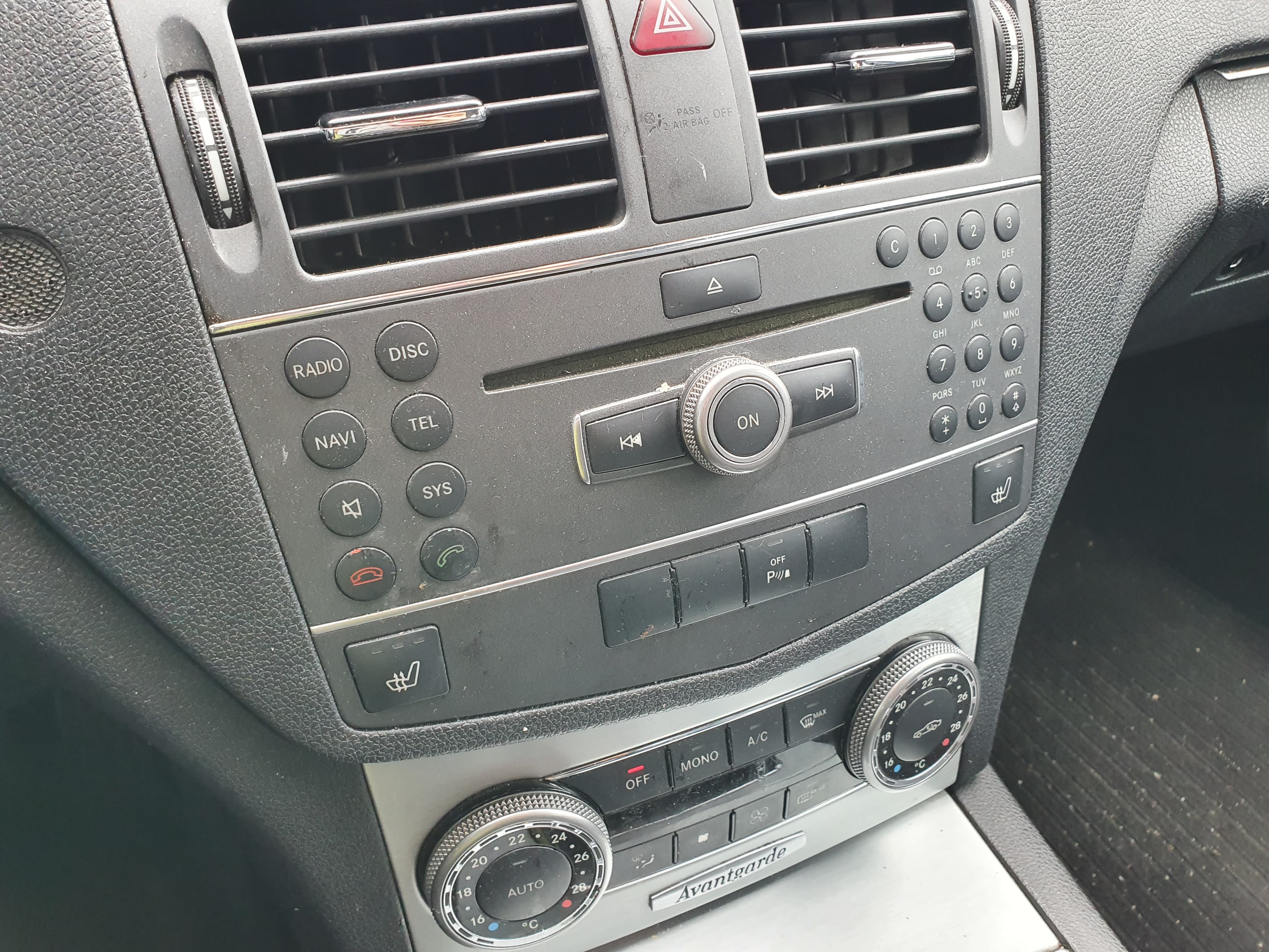 Mercedes-Benz C220 · Ano 2010 — imagem 39