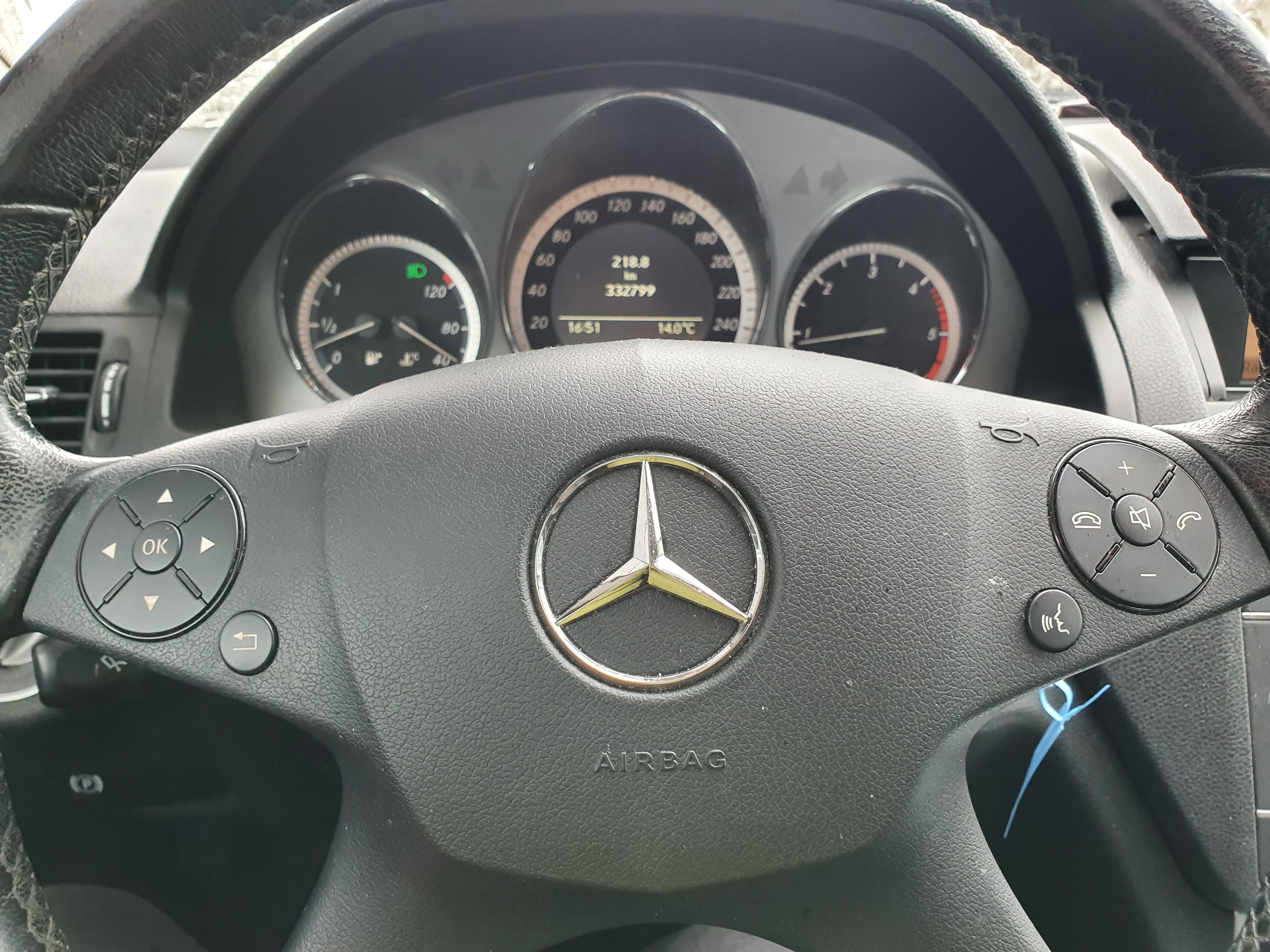 Mercedes-Benz C220 · Ano 2010 — imagem 42