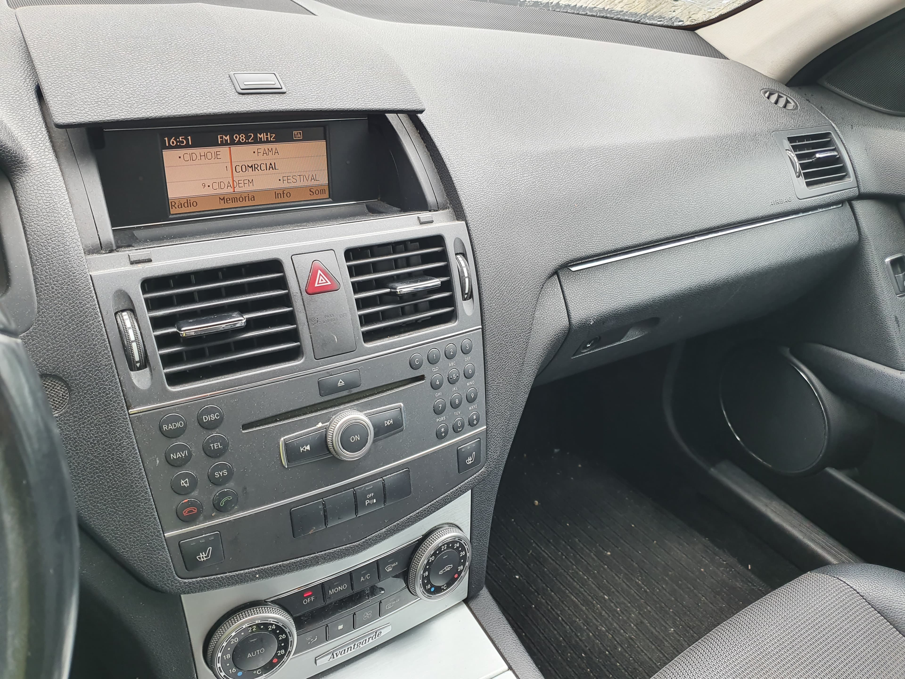 Mercedes-Benz C220 · Ano 2010 — imagem 37