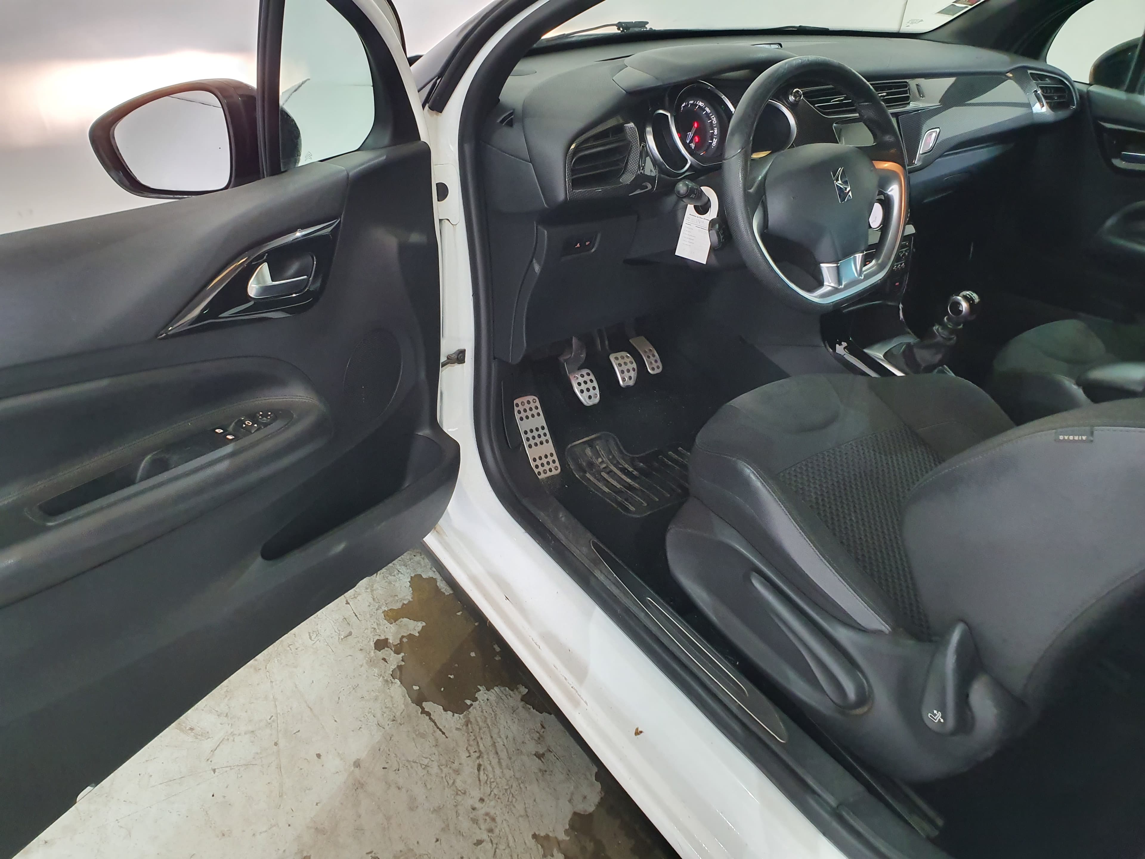 Citroën DS3 · Ano 2012 — image 24