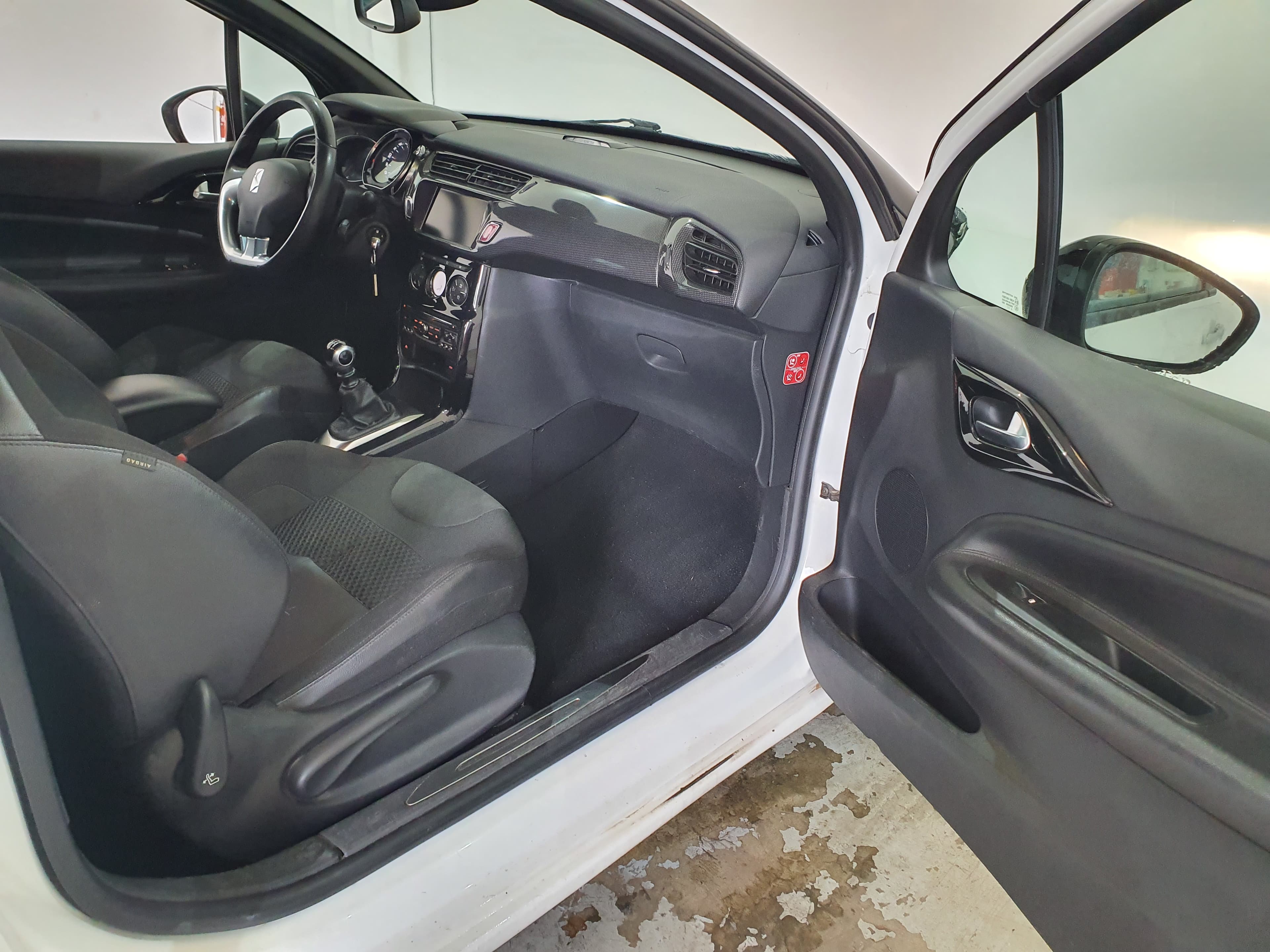 Citroën DS3 · Ano 2012 — image 27
