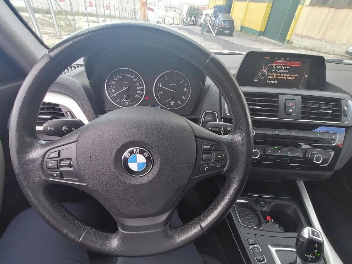 BMW 118D · Ano 2015 — imagem 13