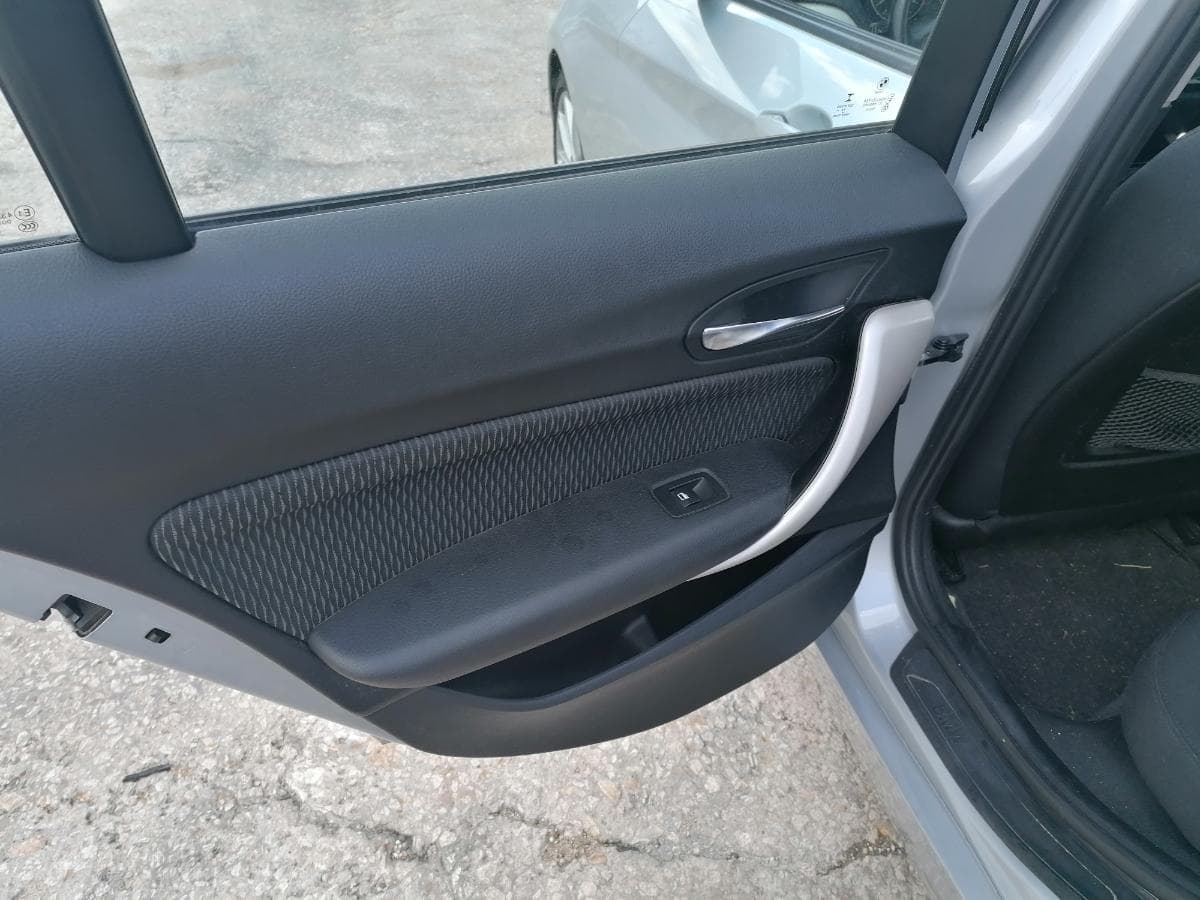 BMW 118D · Ano 2015 — imagem 21