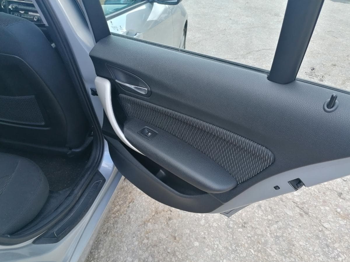 BMW 118D · Ano 2015 — imagem 19